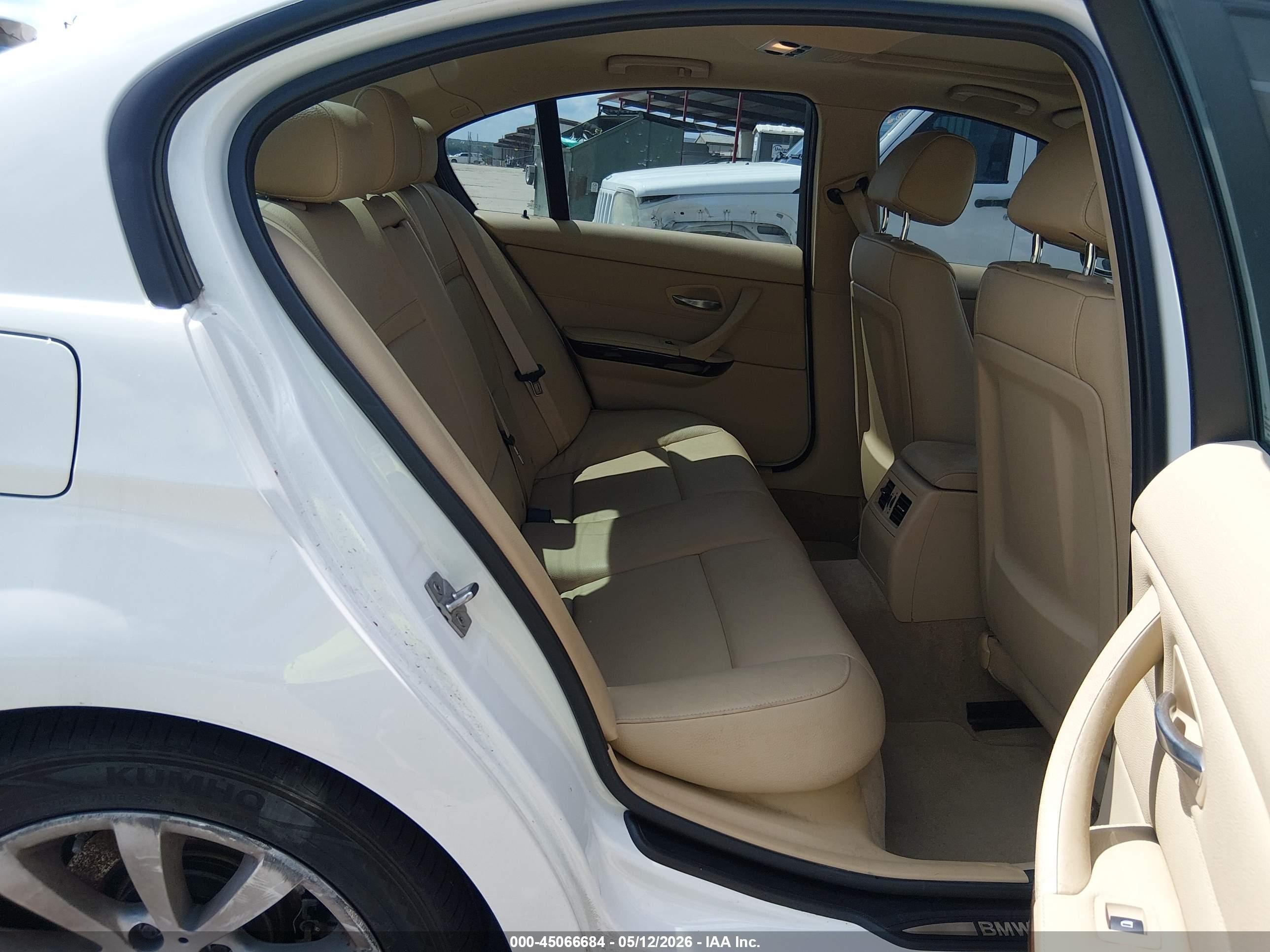 2011 Bmw 328i   White vin: WBAPH7G54BNN06242