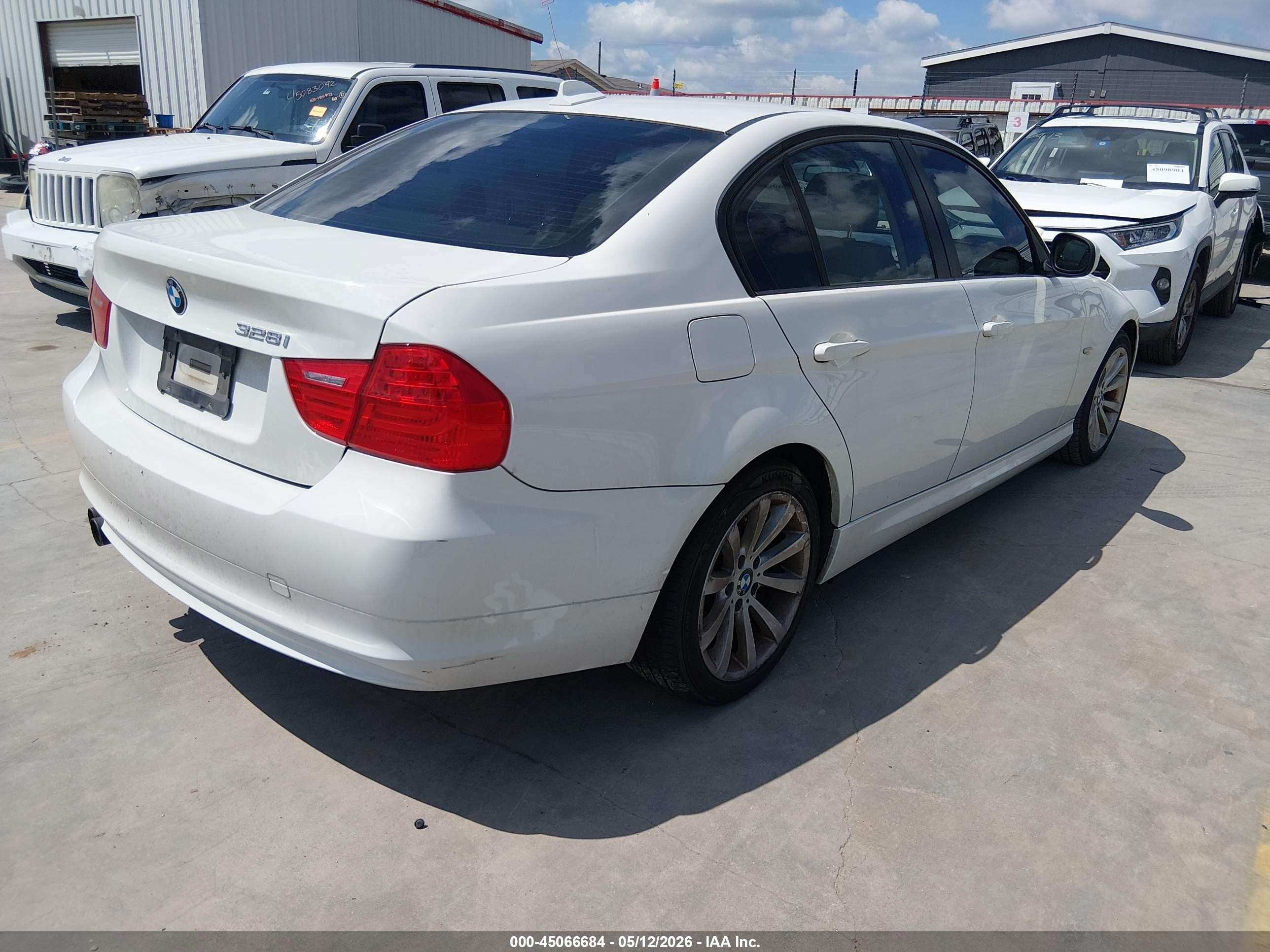 2011 Bmw 328i   White vin: WBAPH7G54BNN06242