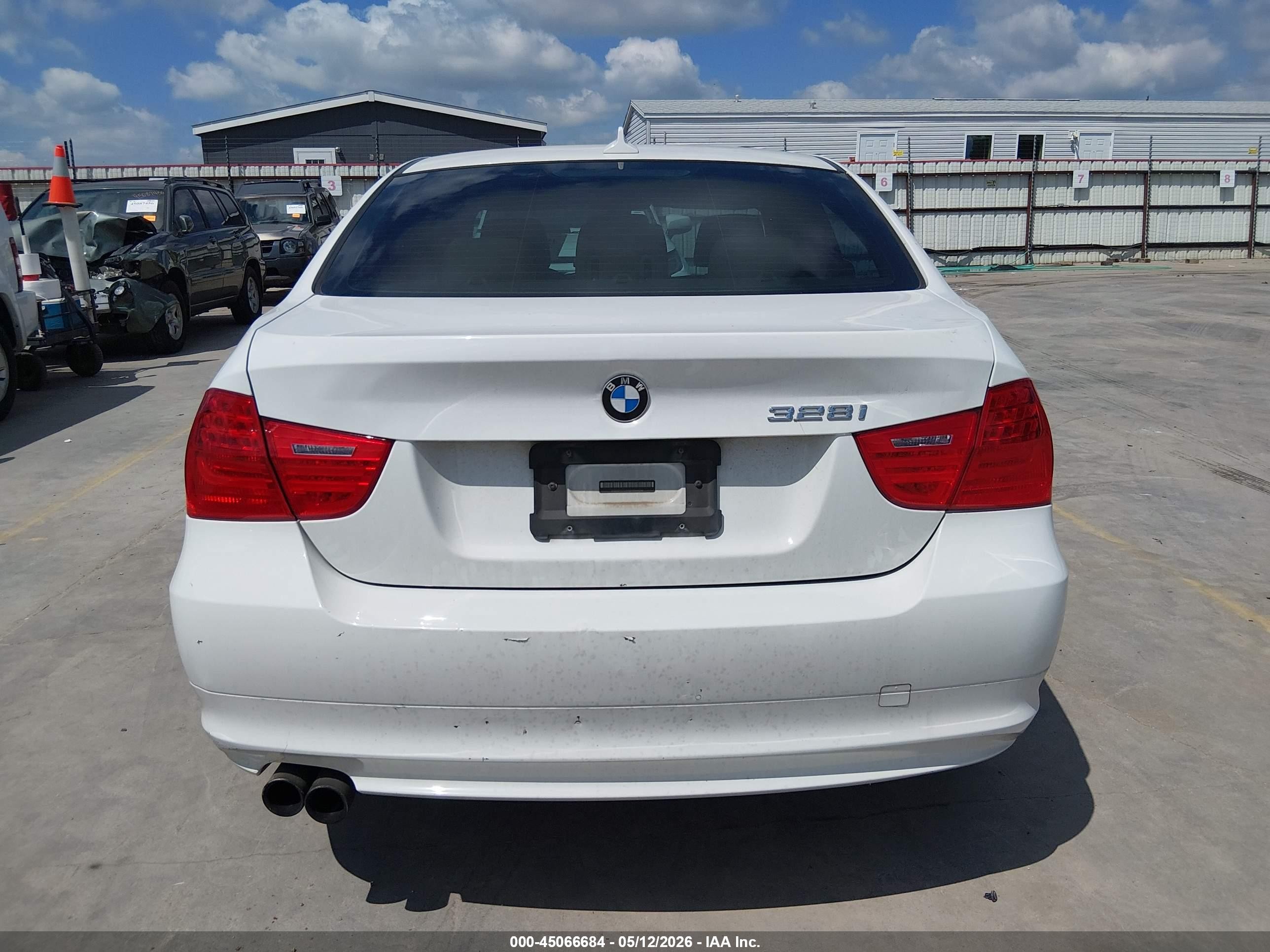 2011 Bmw 328i   White vin: WBAPH7G54BNN06242