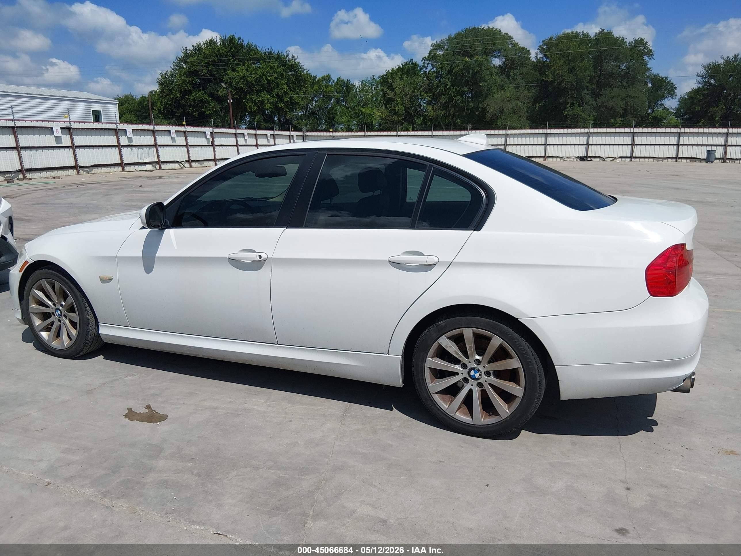 2011 Bmw 328i   White vin: WBAPH7G54BNN06242