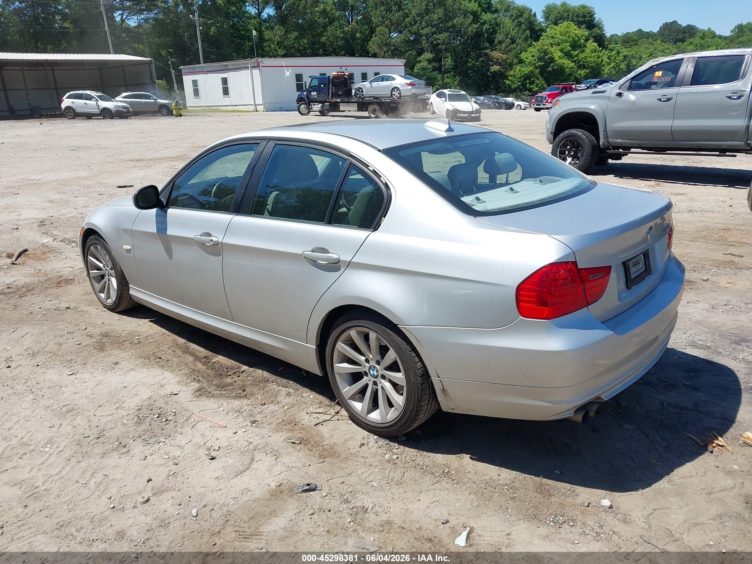 2011 Bmw 328i   Silver vin: WBAPH7G55BNN04497