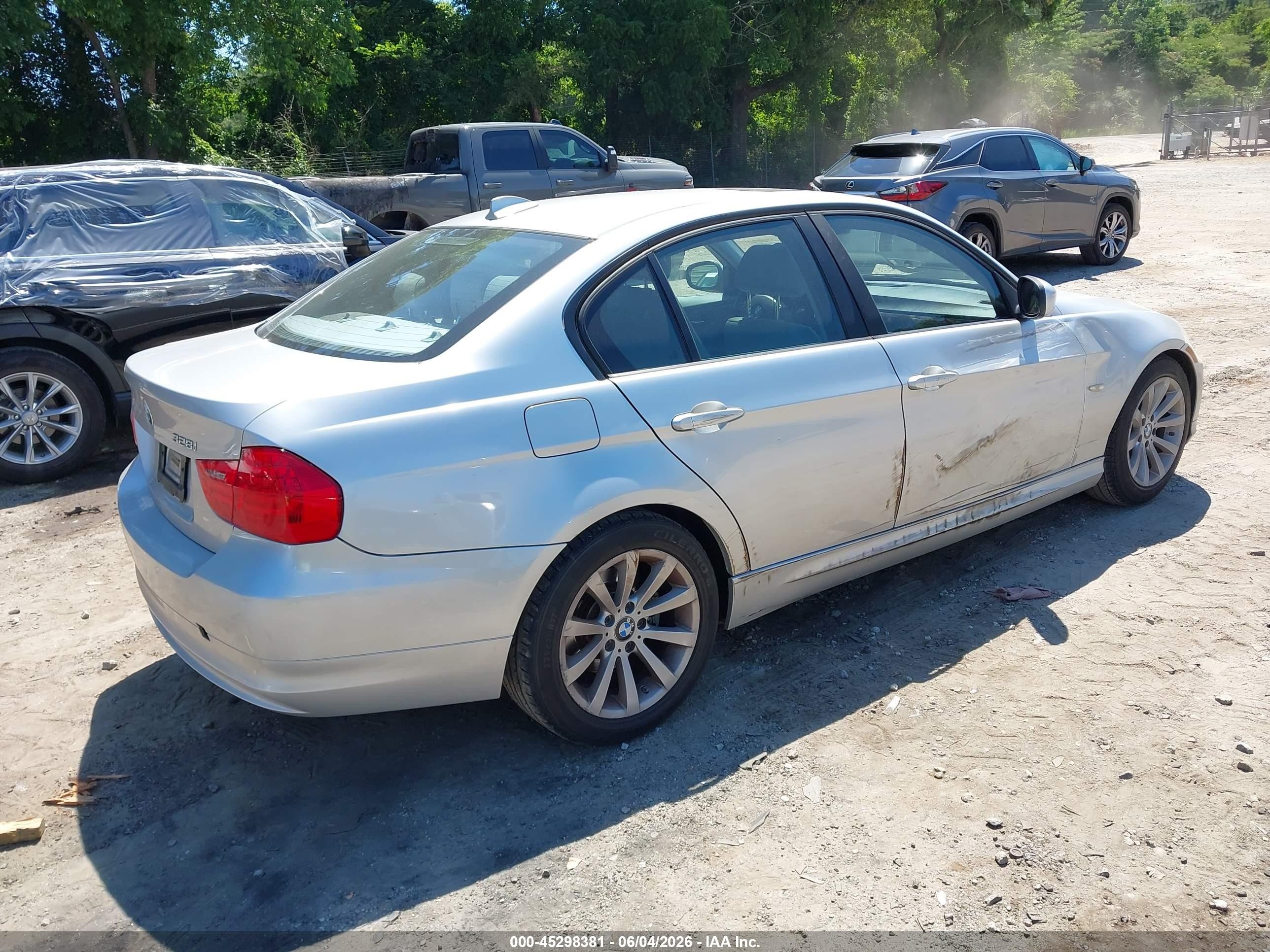 2011 Bmw 328i   Silver vin: WBAPH7G55BNN04497