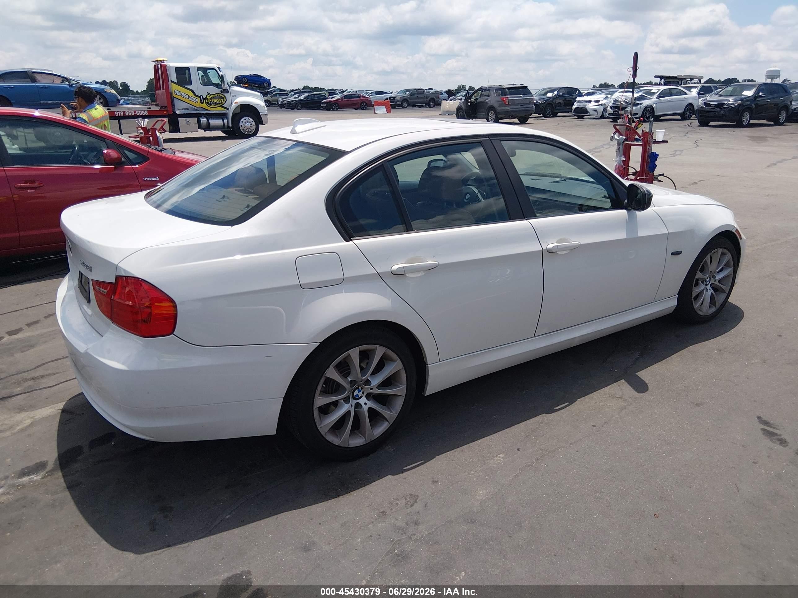2010 Bmw 328i   White vin: WBAPH7G57ANM51221