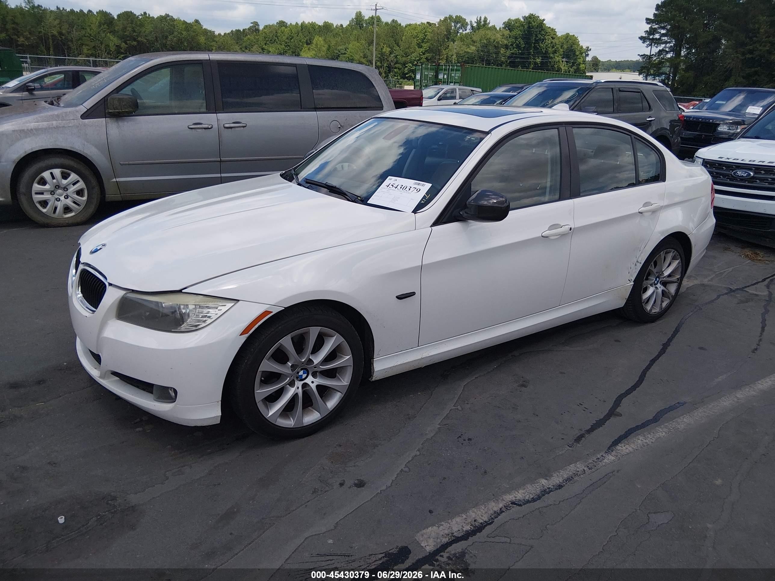2010 Bmw 328i   White vin: WBAPH7G57ANM51221