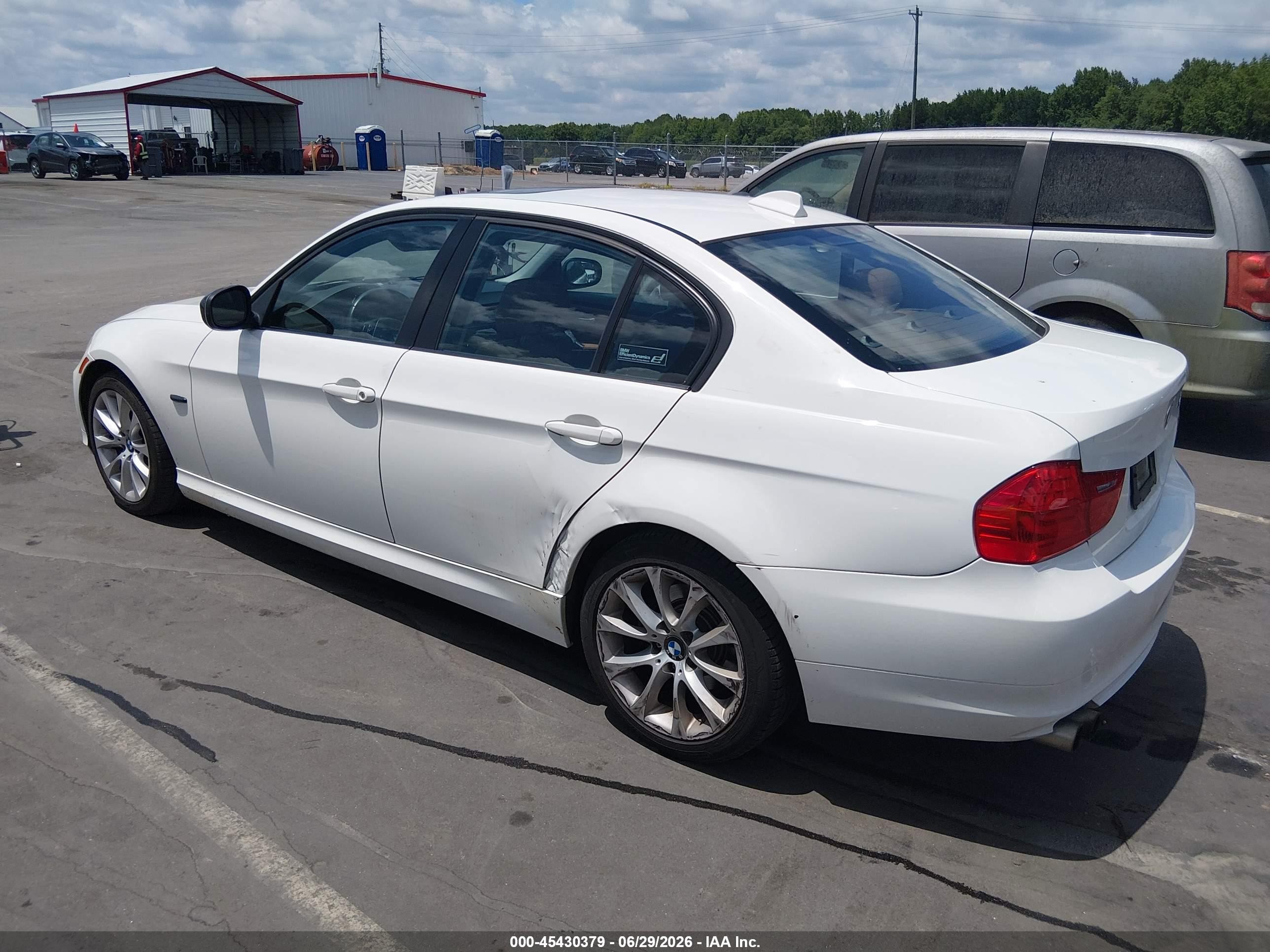 2010 Bmw 328i   White vin: WBAPH7G57ANM51221