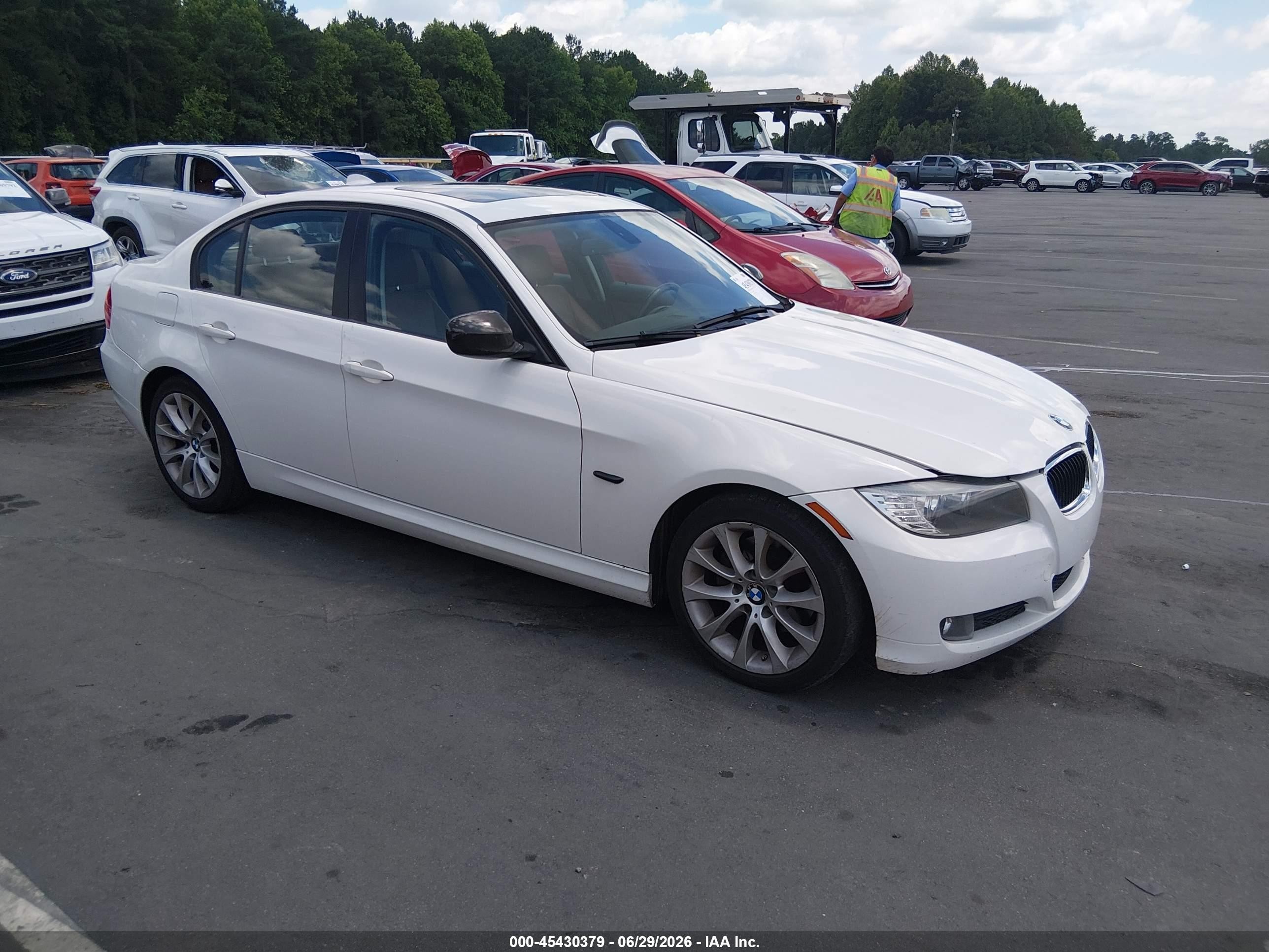 2010 Bmw 328i   White vin: WBAPH7G57ANM51221