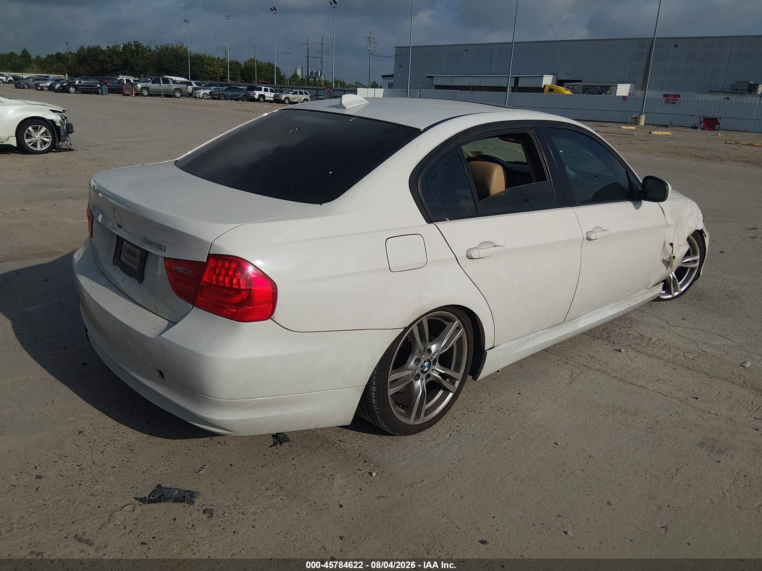 2011 Bmw 328i   White vin: WBAPH7G57BNN04209
