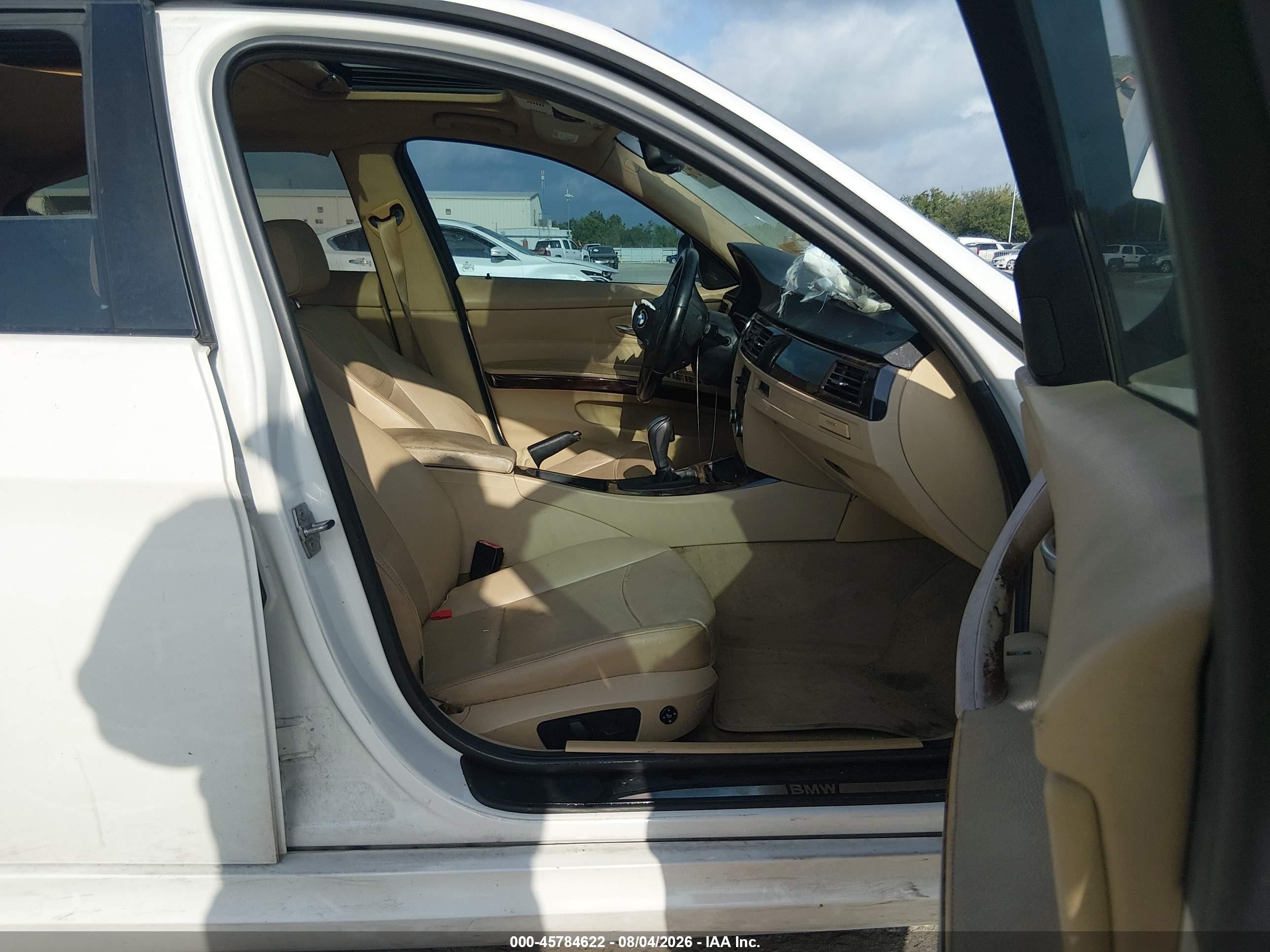 2011 Bmw 328i   White vin: WBAPH7G57BNN04209