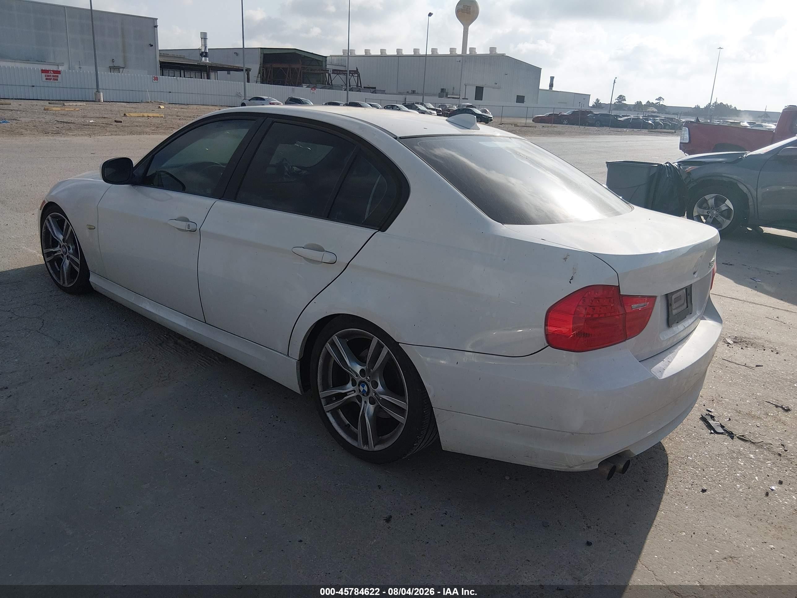 2011 Bmw 328i   White vin: WBAPH7G57BNN04209