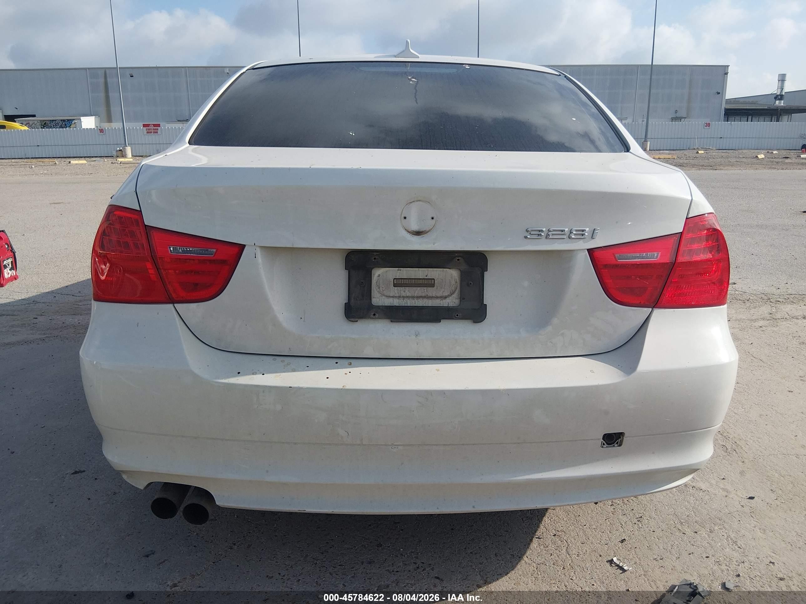 2011 Bmw 328i   White vin: WBAPH7G57BNN04209