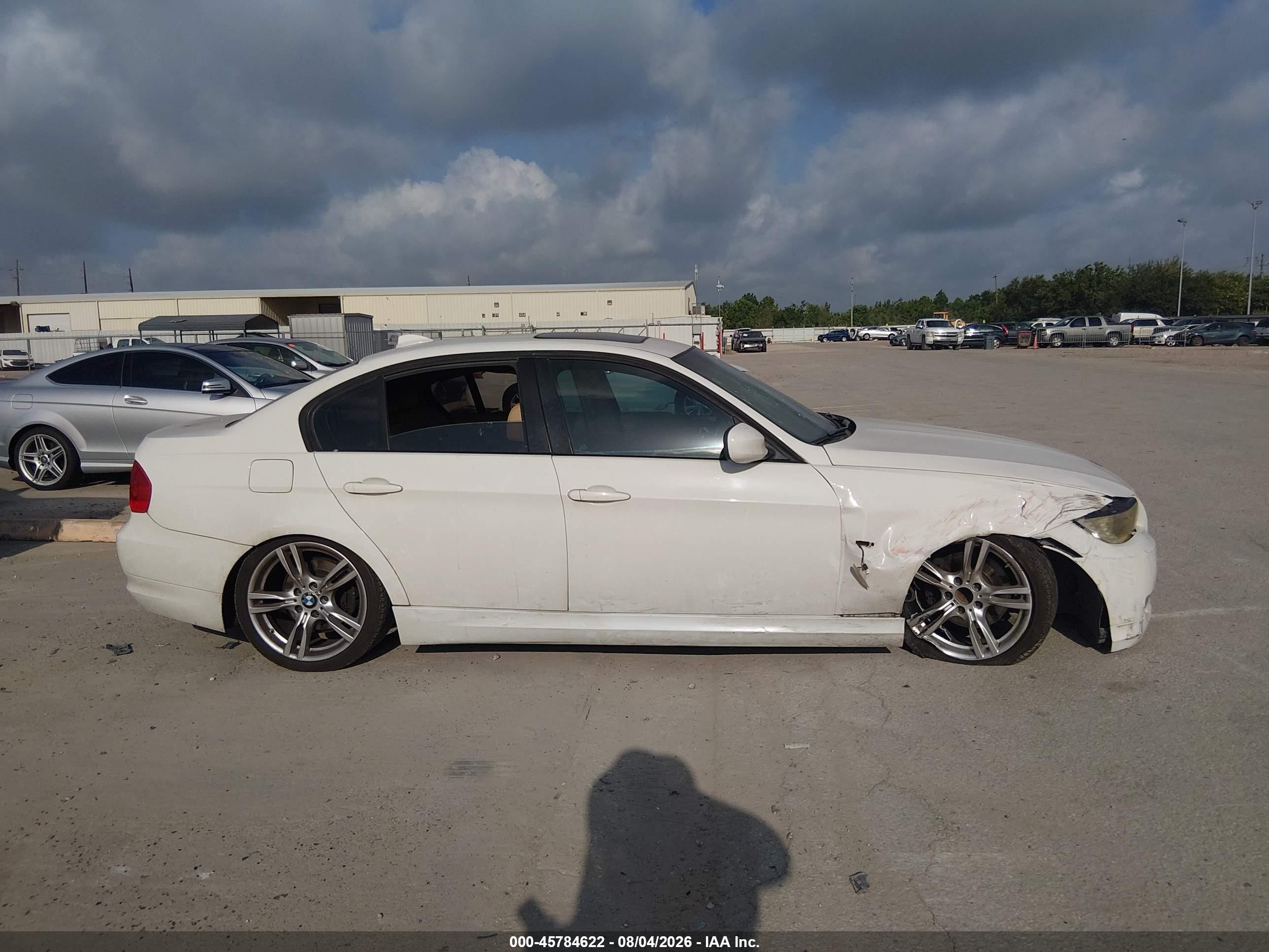 2011 Bmw 328i   White vin: WBAPH7G57BNN04209
