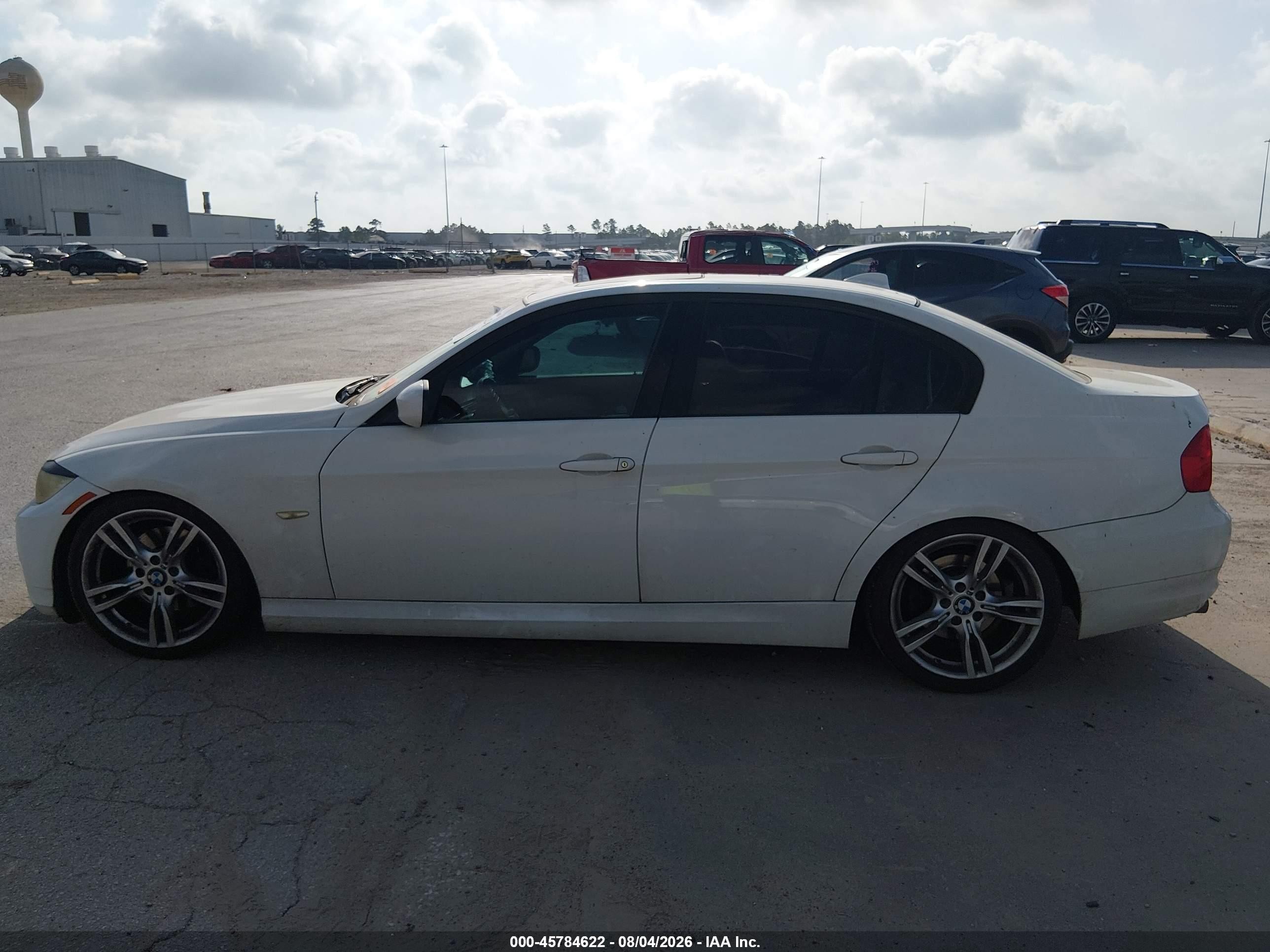 2011 Bmw 328i   White vin: WBAPH7G57BNN04209