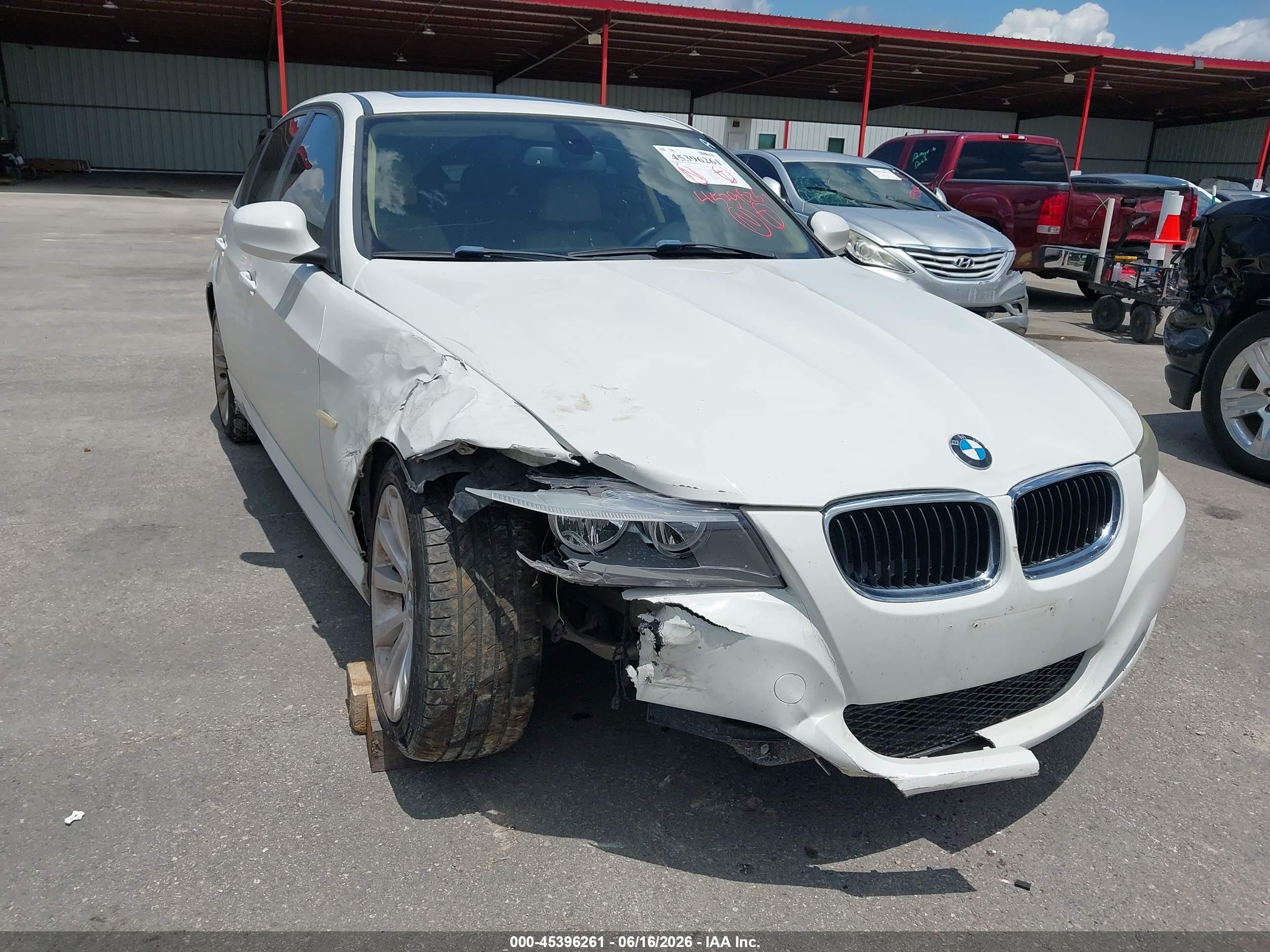 2011 Bmw 328i   White vin: WBAPH7G58BNM58714