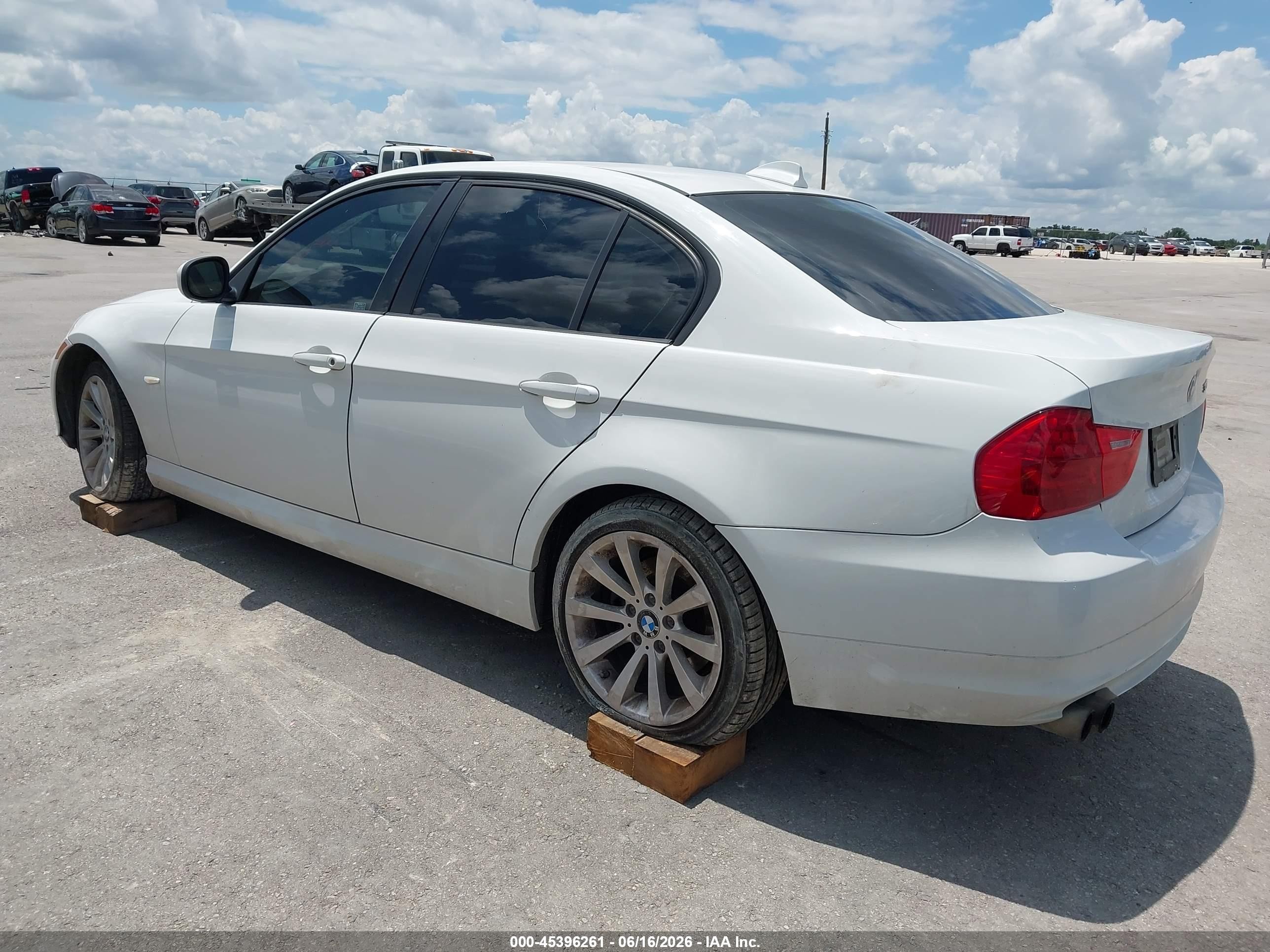 2011 Bmw 328i   White vin: WBAPH7G58BNM58714