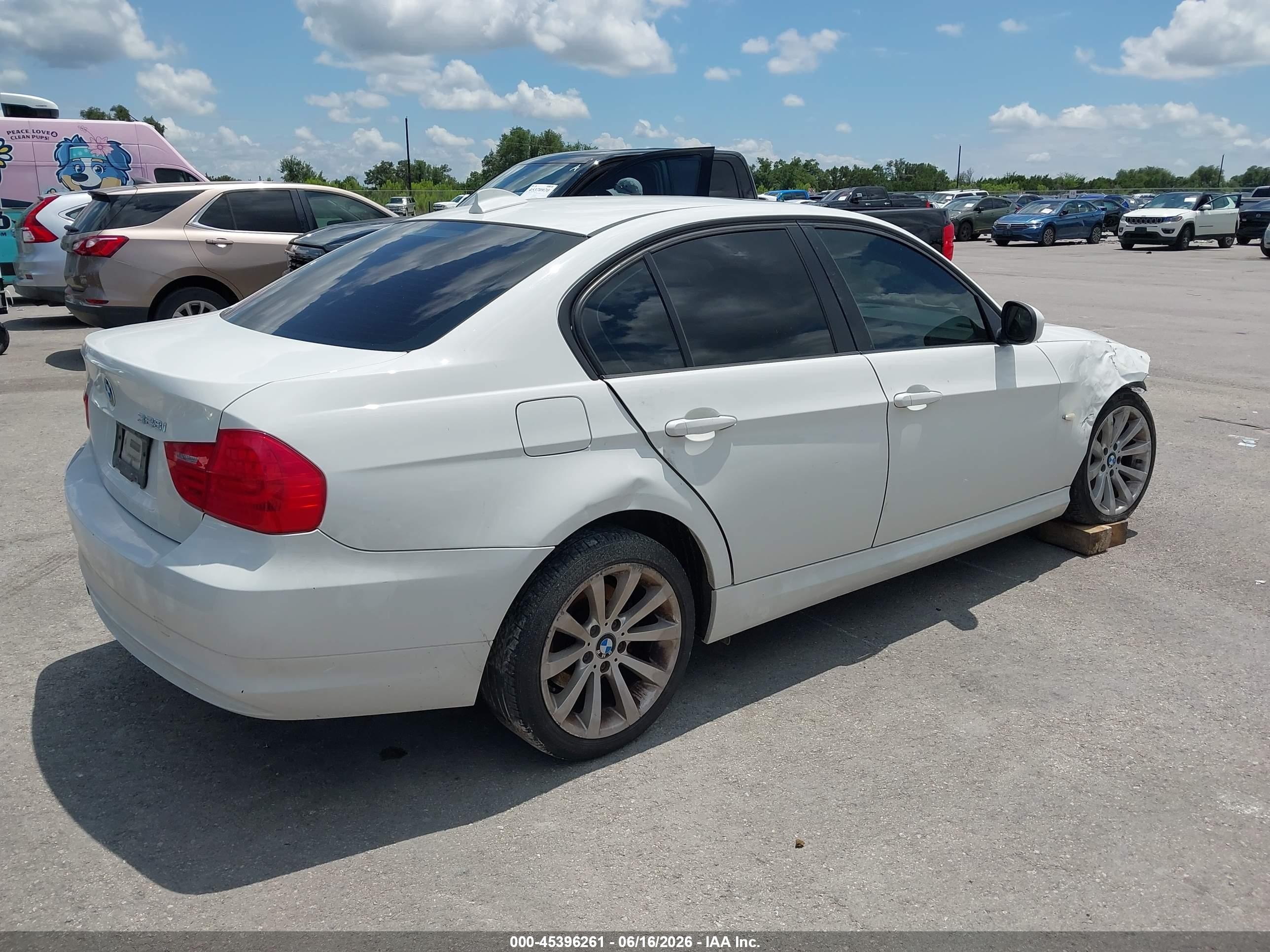 2011 Bmw 328i   White vin: WBAPH7G58BNM58714