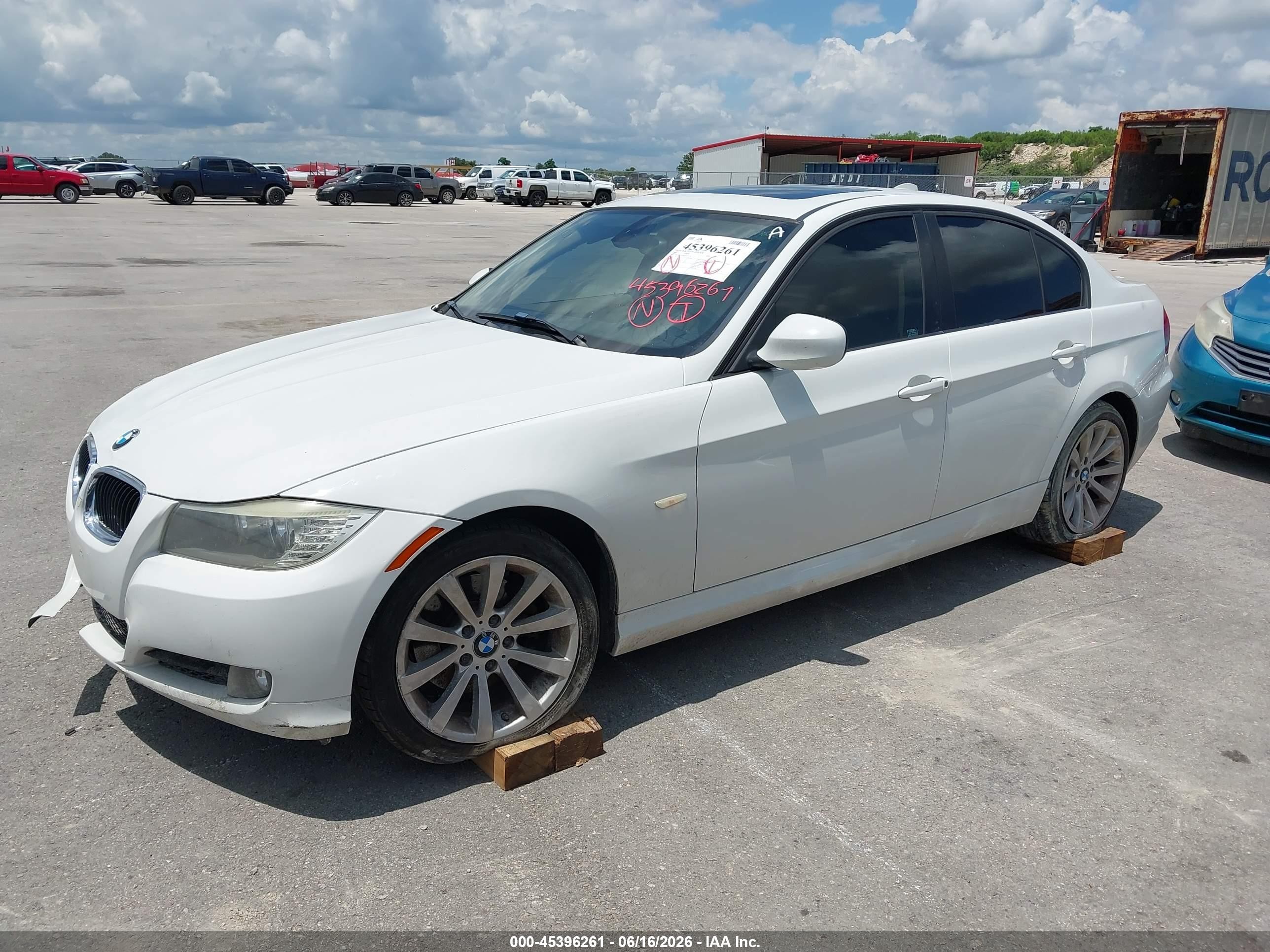 2011 Bmw 328i   White vin: WBAPH7G58BNM58714