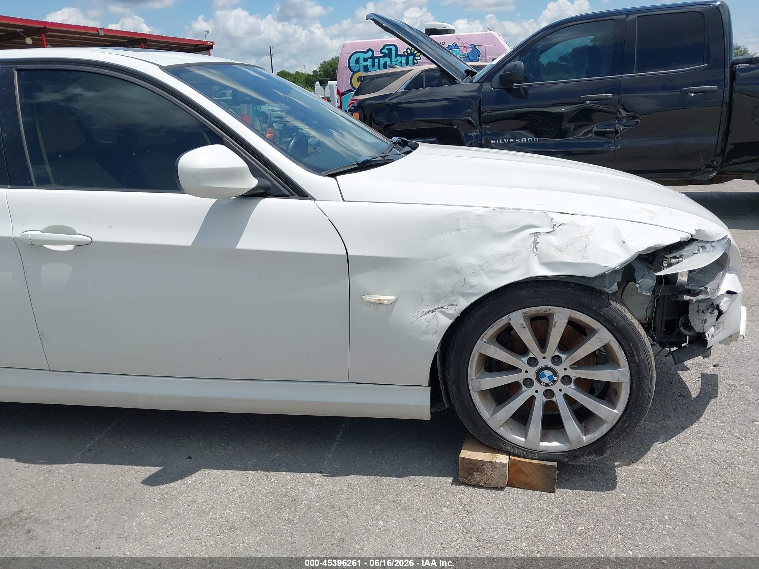 2011 Bmw 328i   White vin: WBAPH7G58BNM58714
