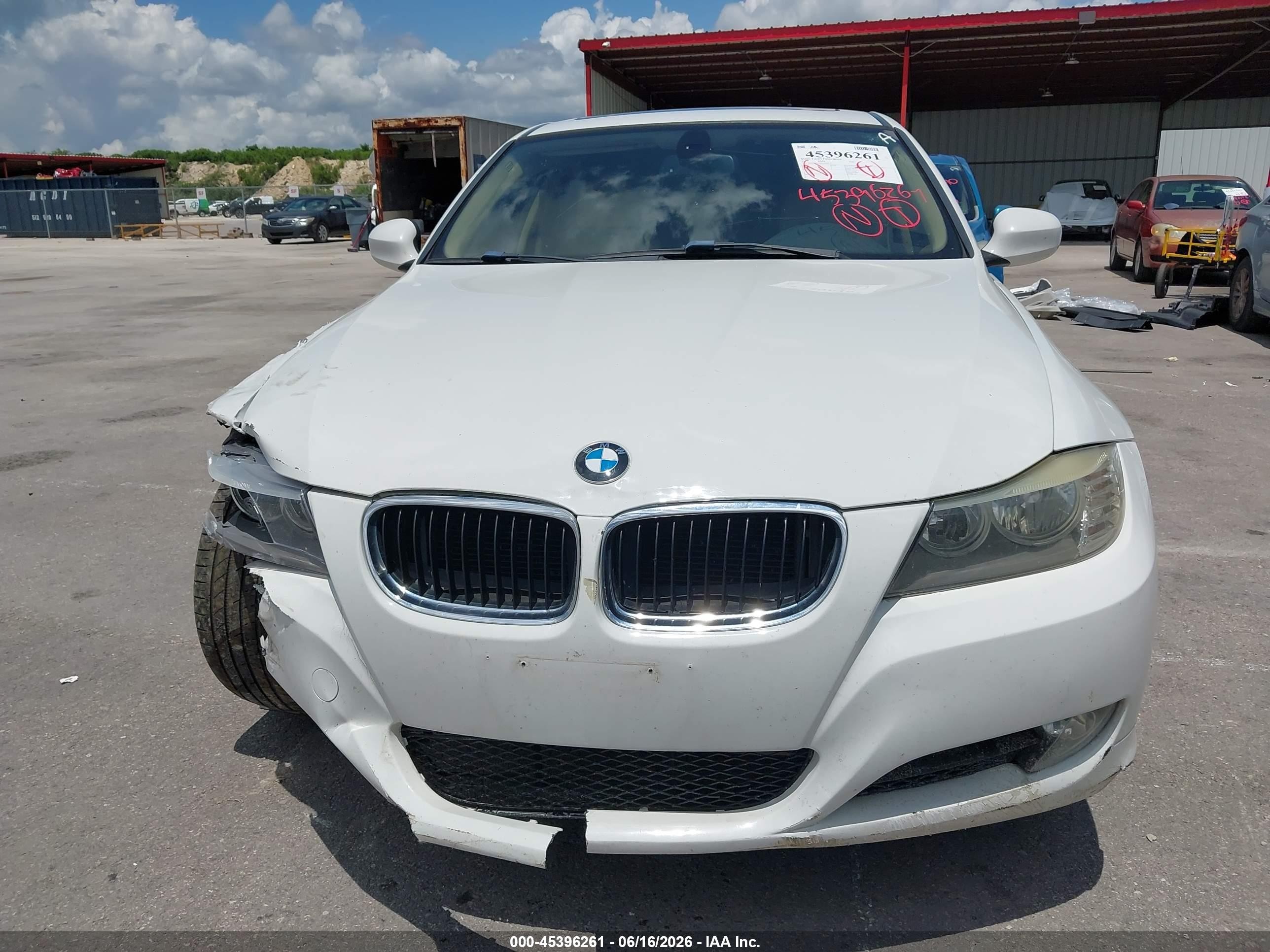 2011 Bmw 328i   White vin: WBAPH7G58BNM58714
