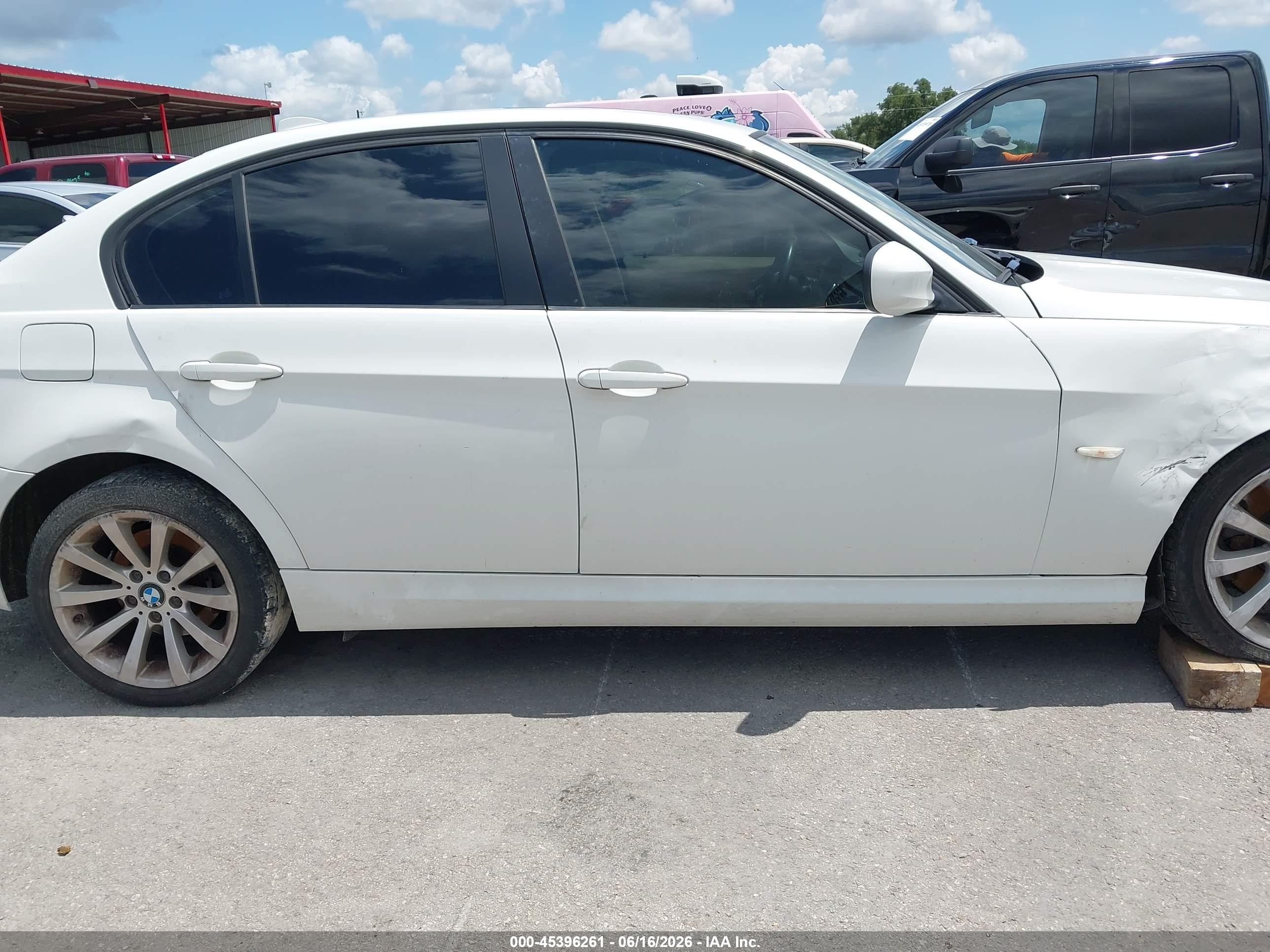 2011 Bmw 328i   White vin: WBAPH7G58BNM58714