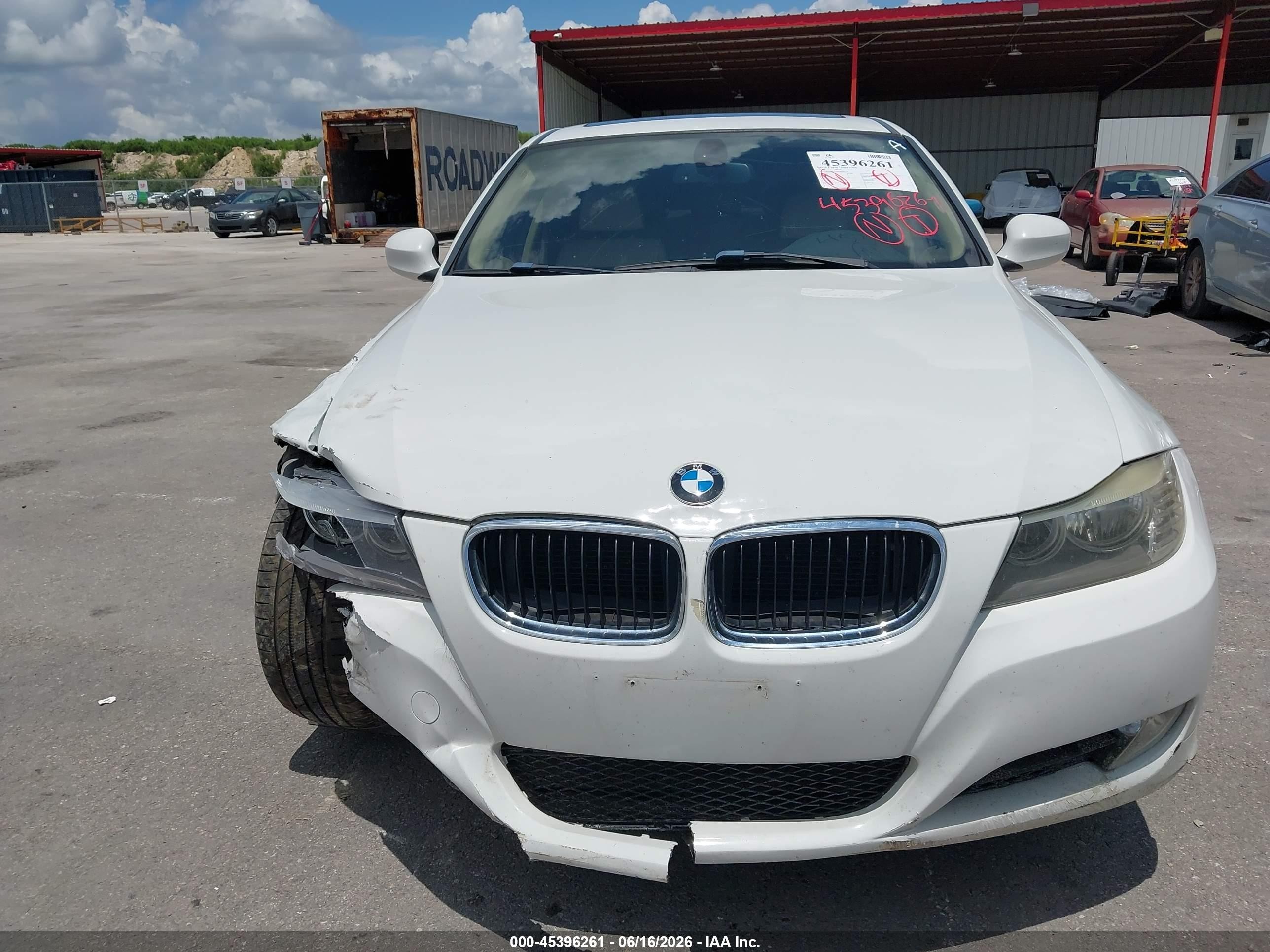2011 Bmw 328i   White vin: WBAPH7G58BNM58714