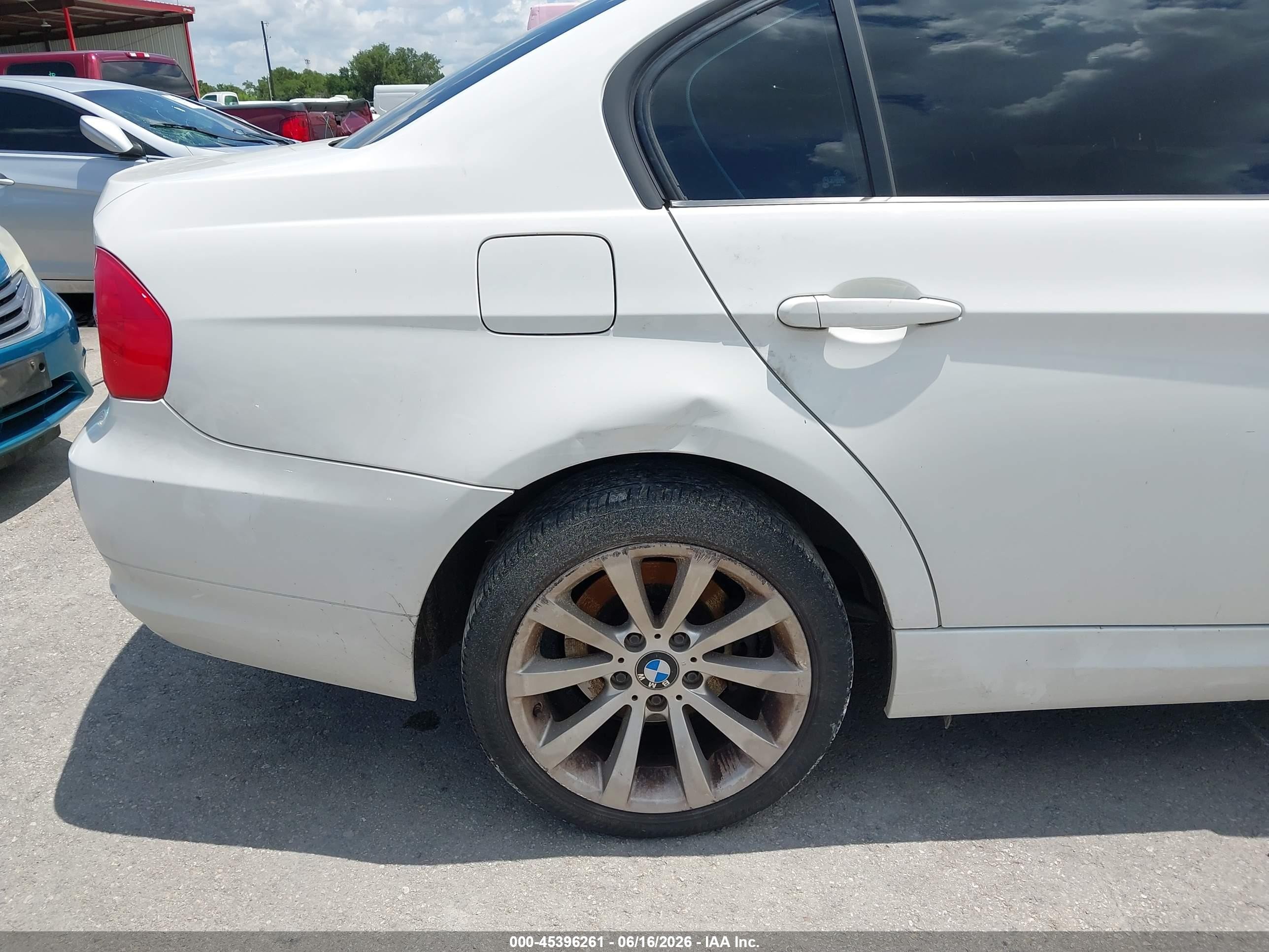 2011 Bmw 328i   White vin: WBAPH7G58BNM58714