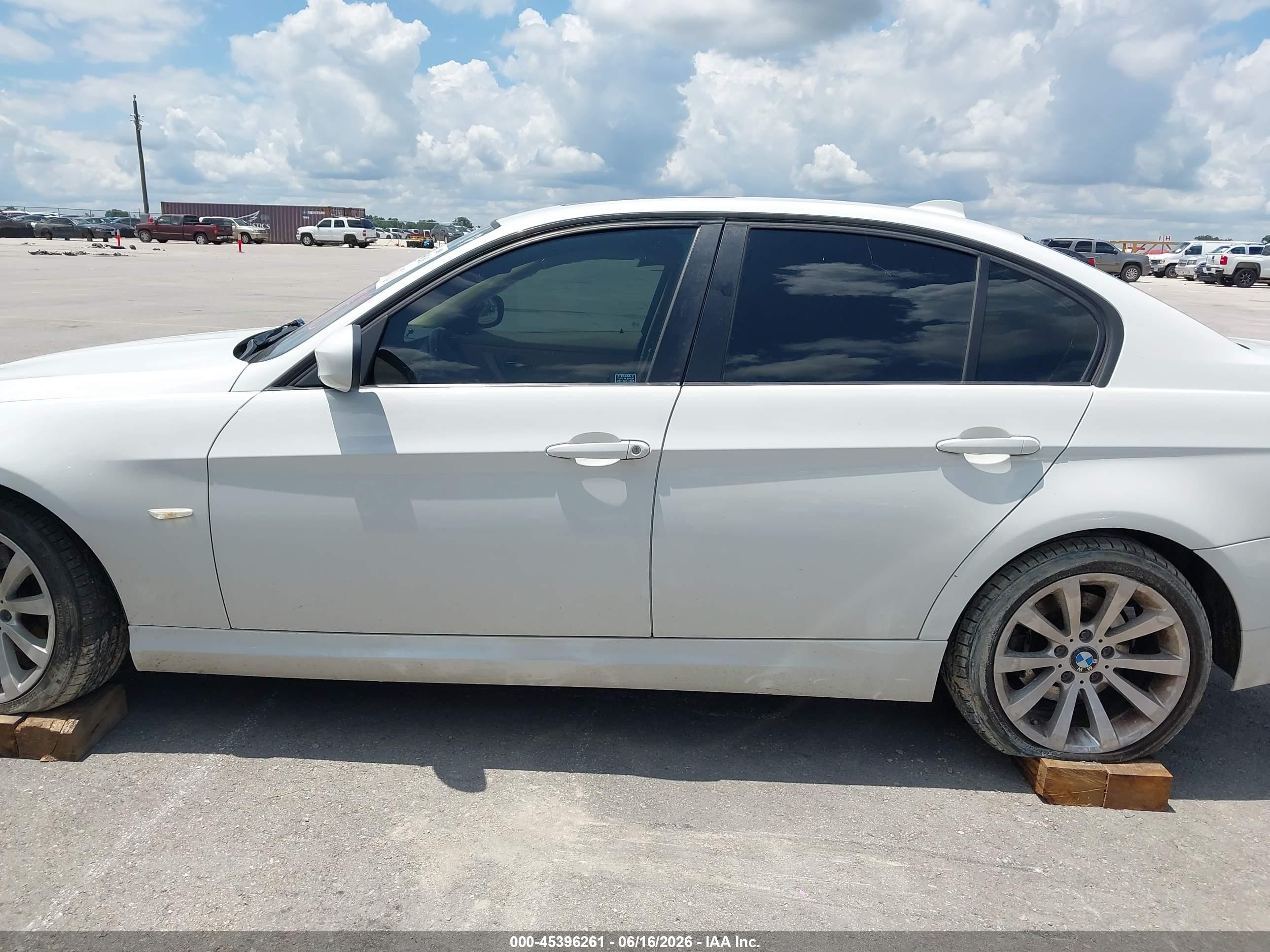 2011 Bmw 328i   White vin: WBAPH7G58BNM58714