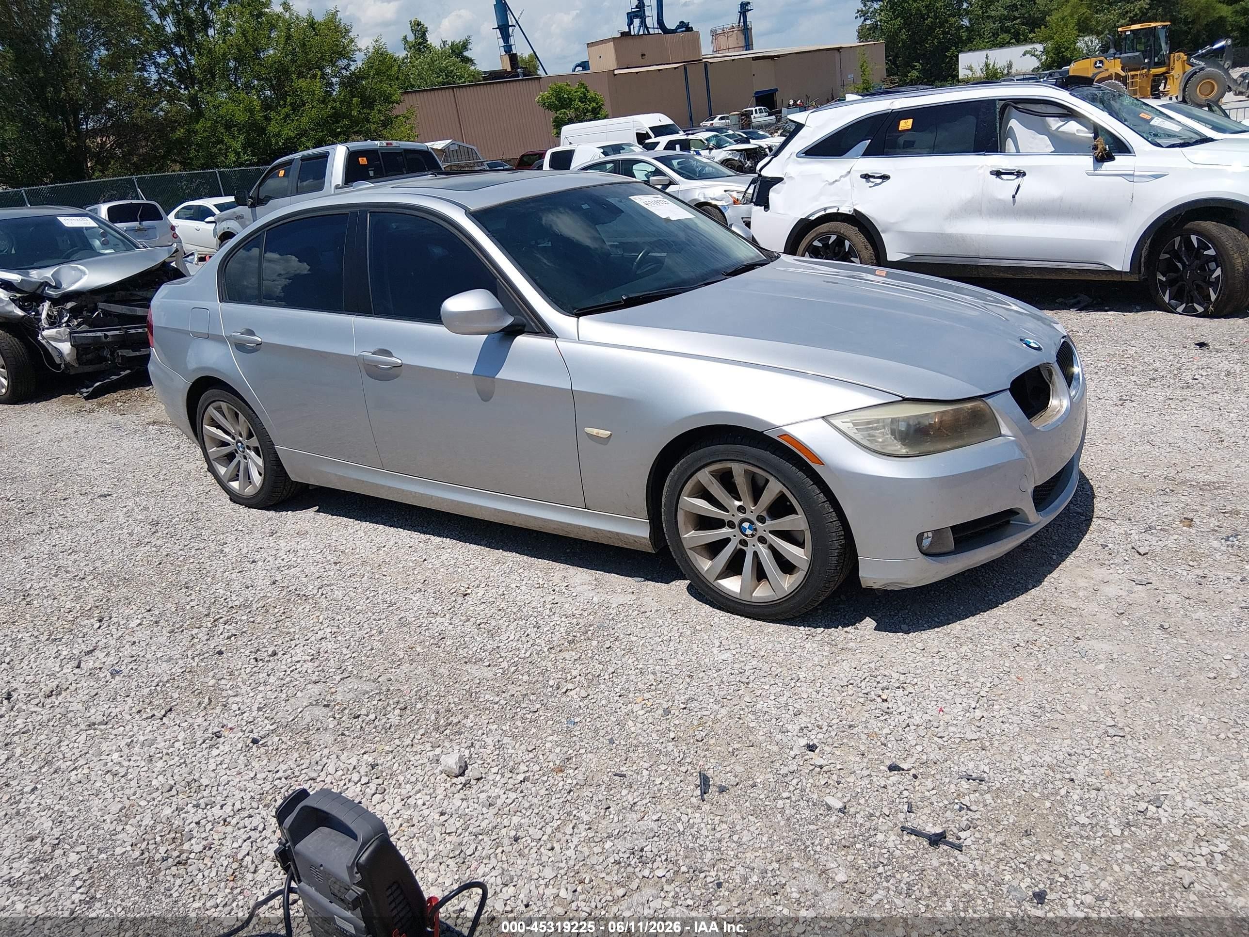 2011 Bmw 328i   Серый vin: WBAPH7G58BNN05238