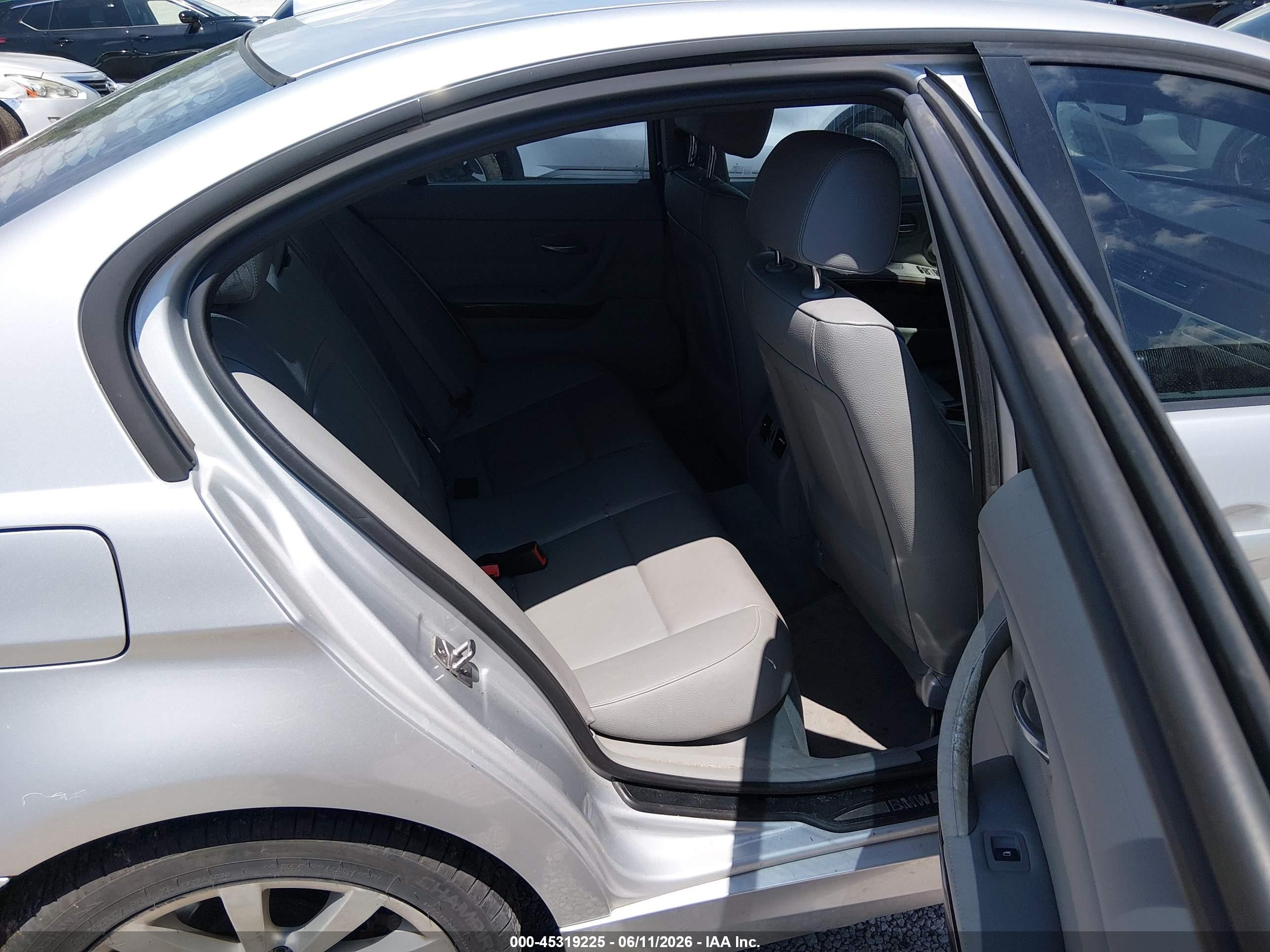 2011 Bmw 328i   Серый vin: WBAPH7G58BNN05238