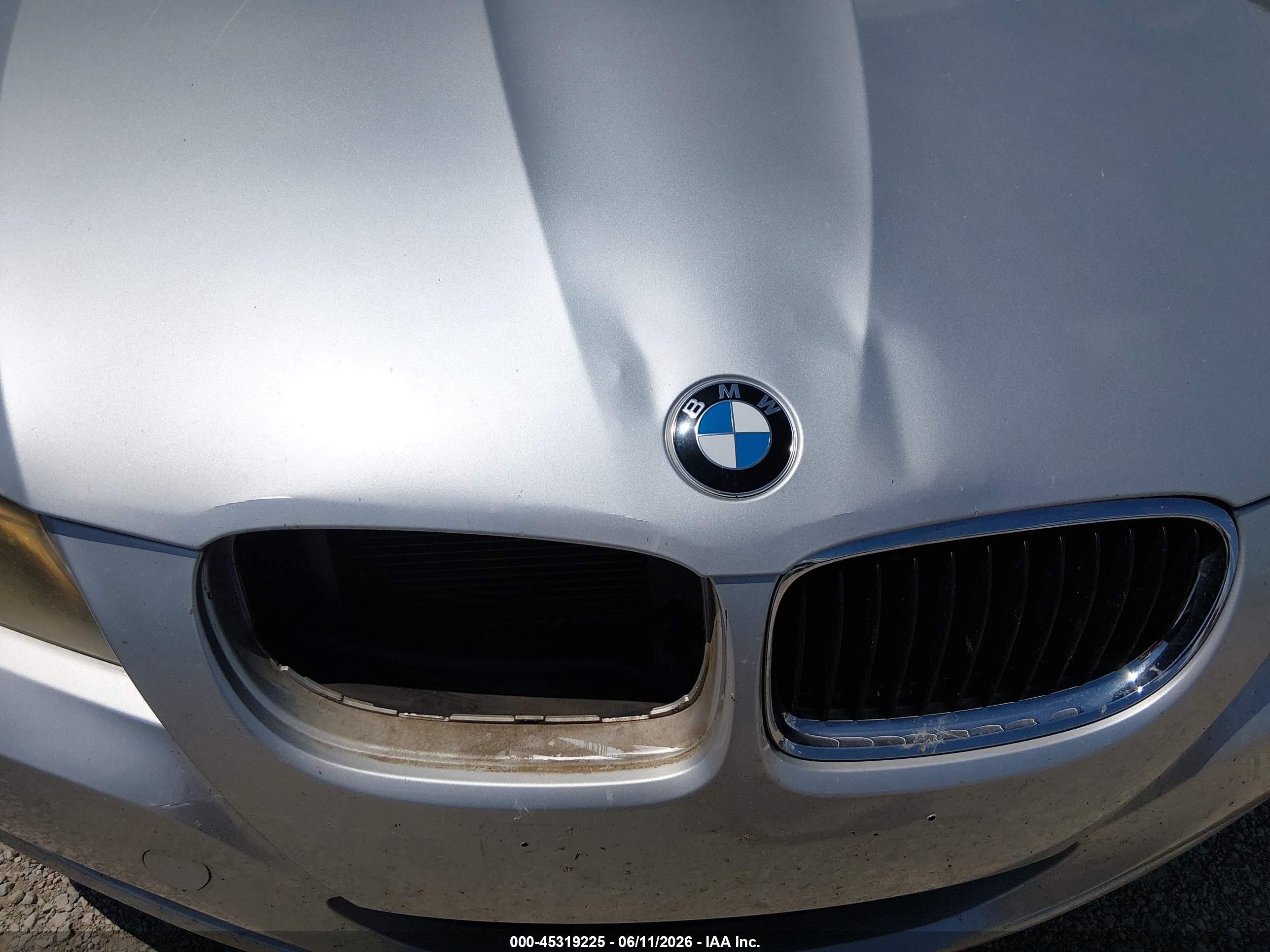 2011 Bmw 328i   Серый vin: WBAPH7G58BNN05238