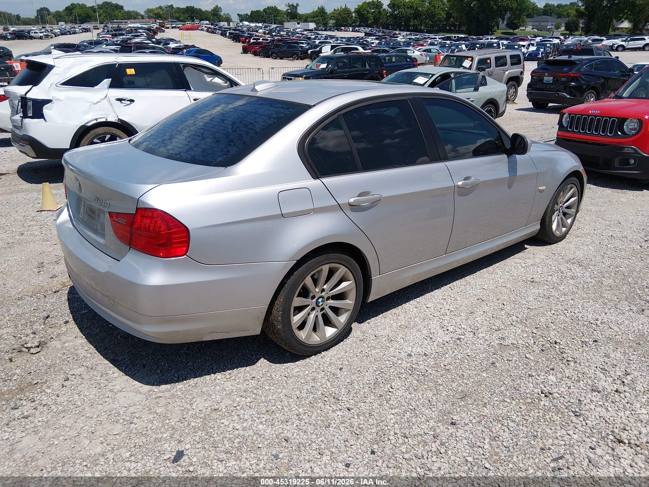 2011 Bmw 328i   Серый vin: WBAPH7G58BNN05238