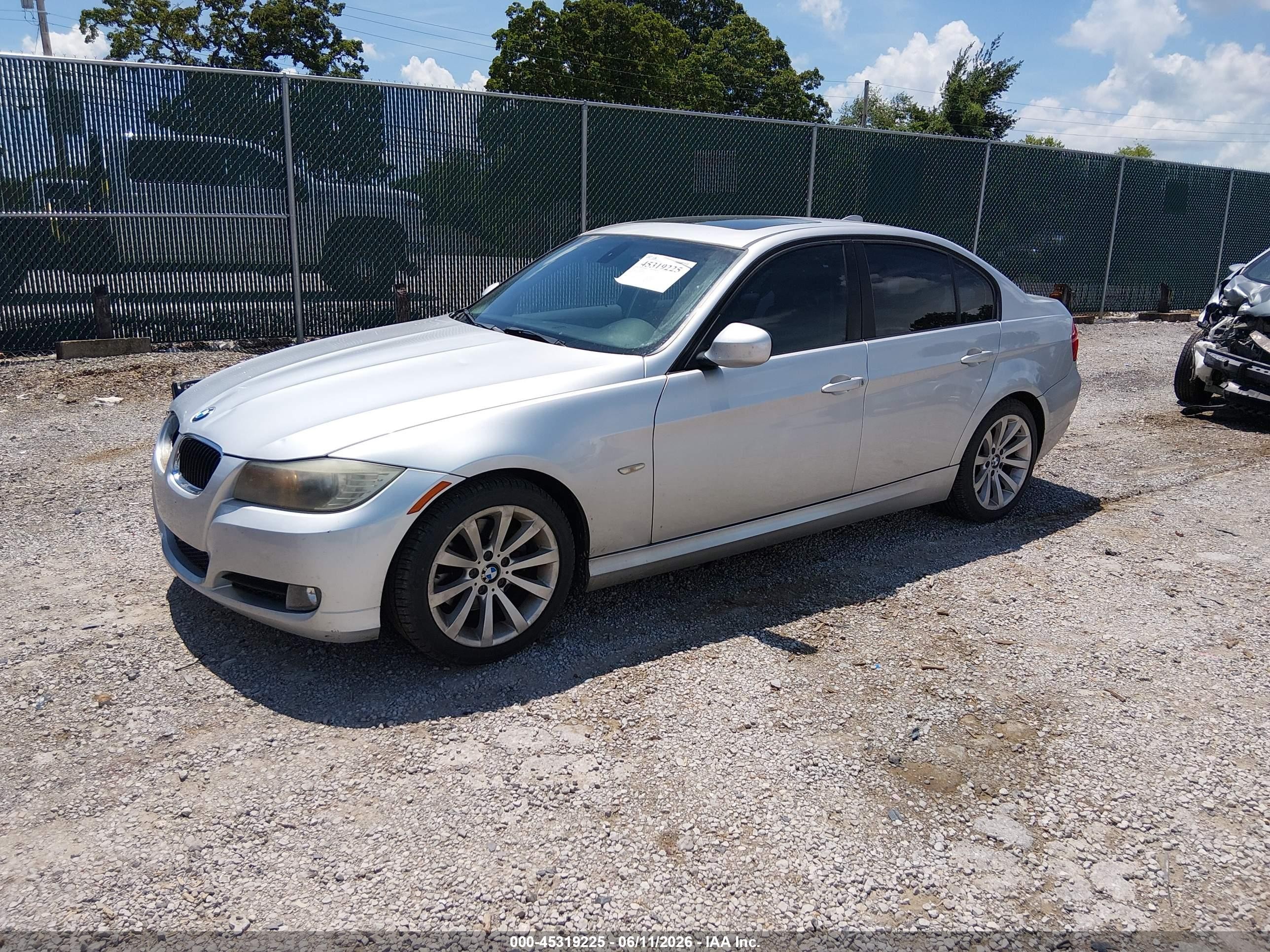 2011 Bmw 328i   Серый vin: WBAPH7G58BNN05238