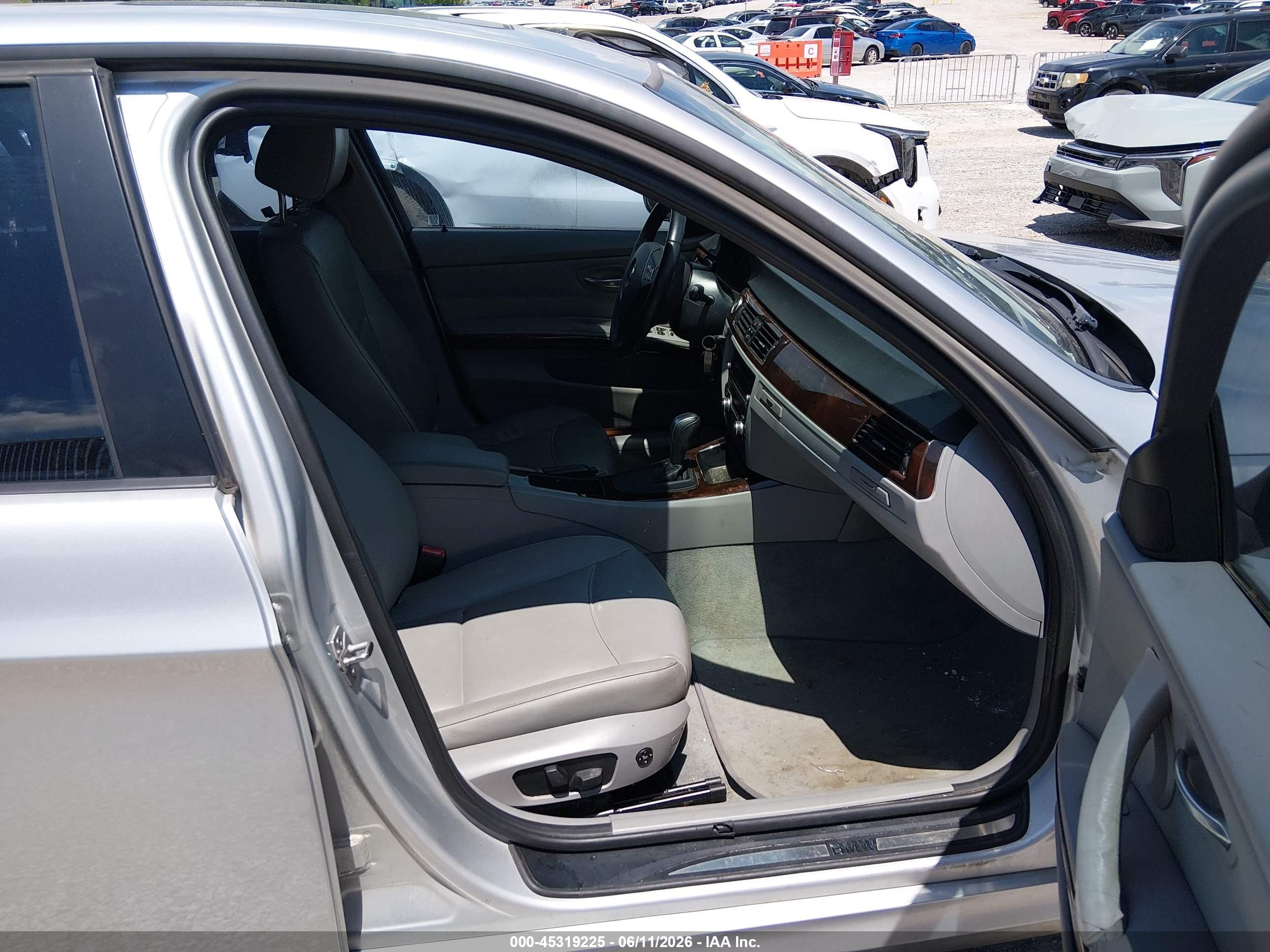 2011 Bmw 328i   Серый vin: WBAPH7G58BNN05238