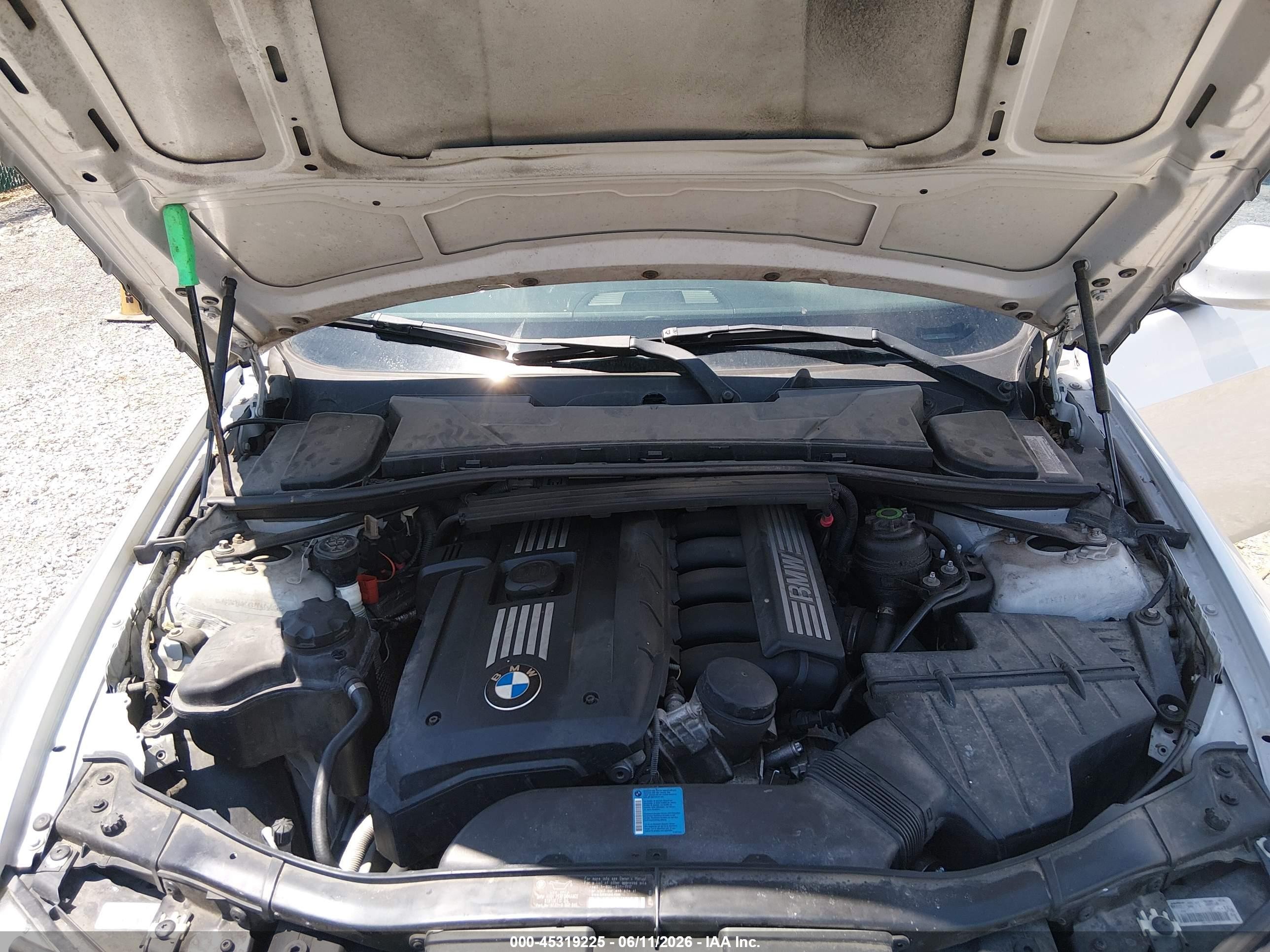 2011 Bmw 328i   Серый vin: WBAPH7G58BNN05238