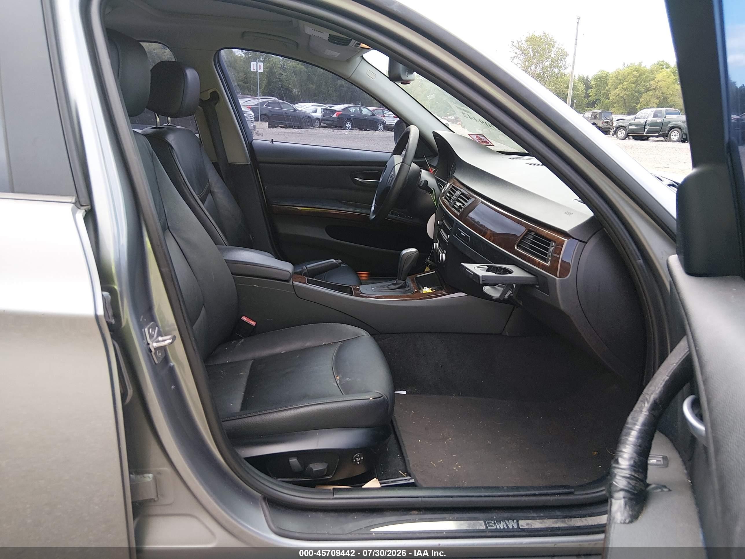 2011 Bmw 328i   Серебряный vin: WBAPH7G59BNM58107
