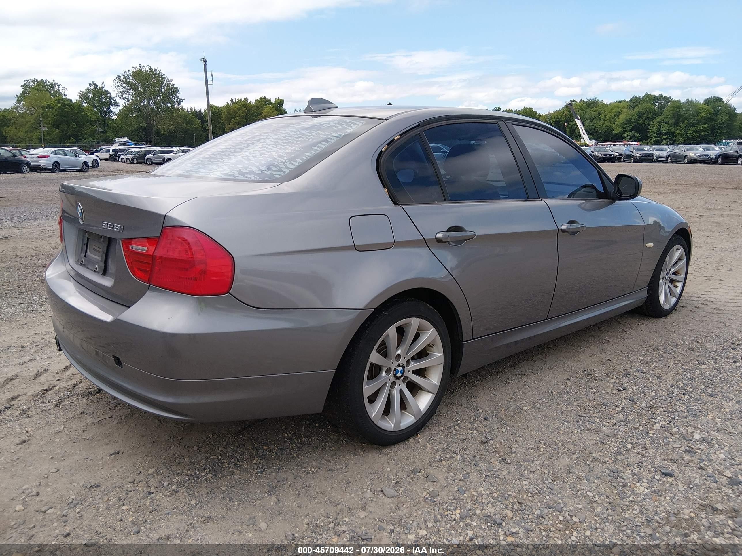 2011 Bmw 328i   Серебряный vin: WBAPH7G59BNM58107
