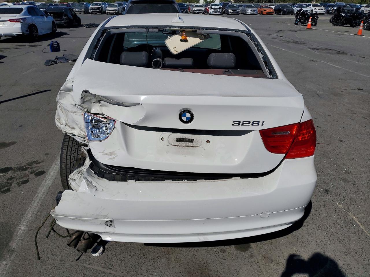 2011 Bmw 328 I Белый vin: WBAPH7G5XBNN03247