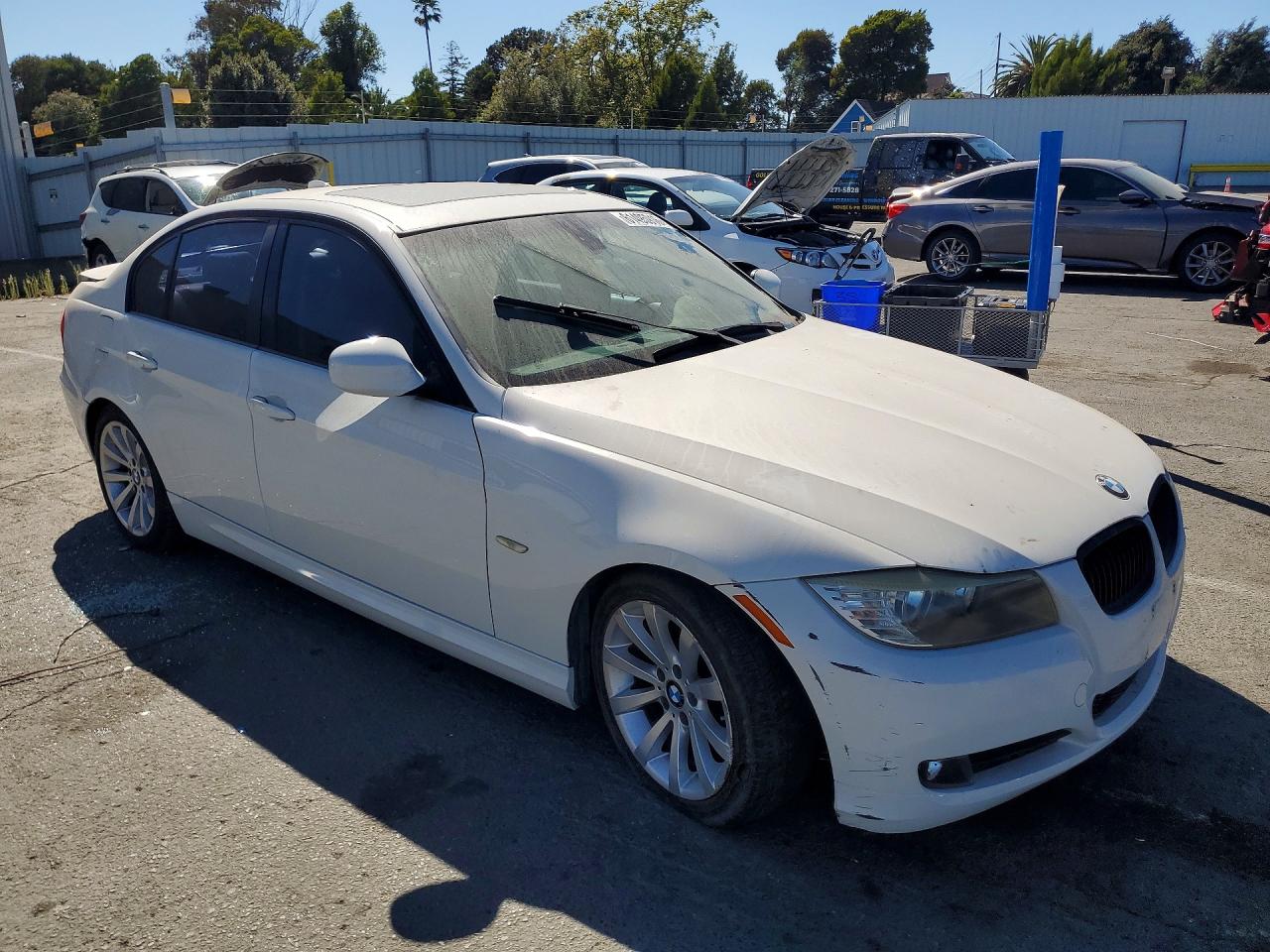 2011 Bmw 328 I Белый vin: WBAPH7G5XBNN03247