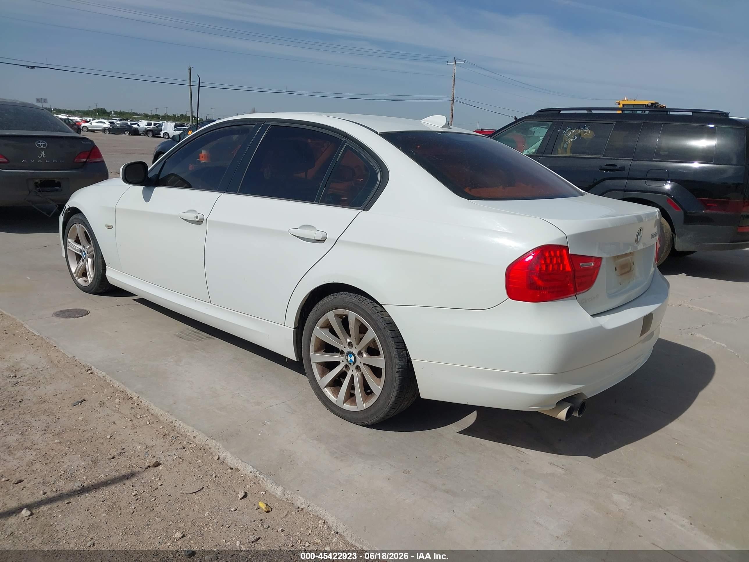 2011 Bmw 328i Xdrive White vin: WBAPK5C50BF126742