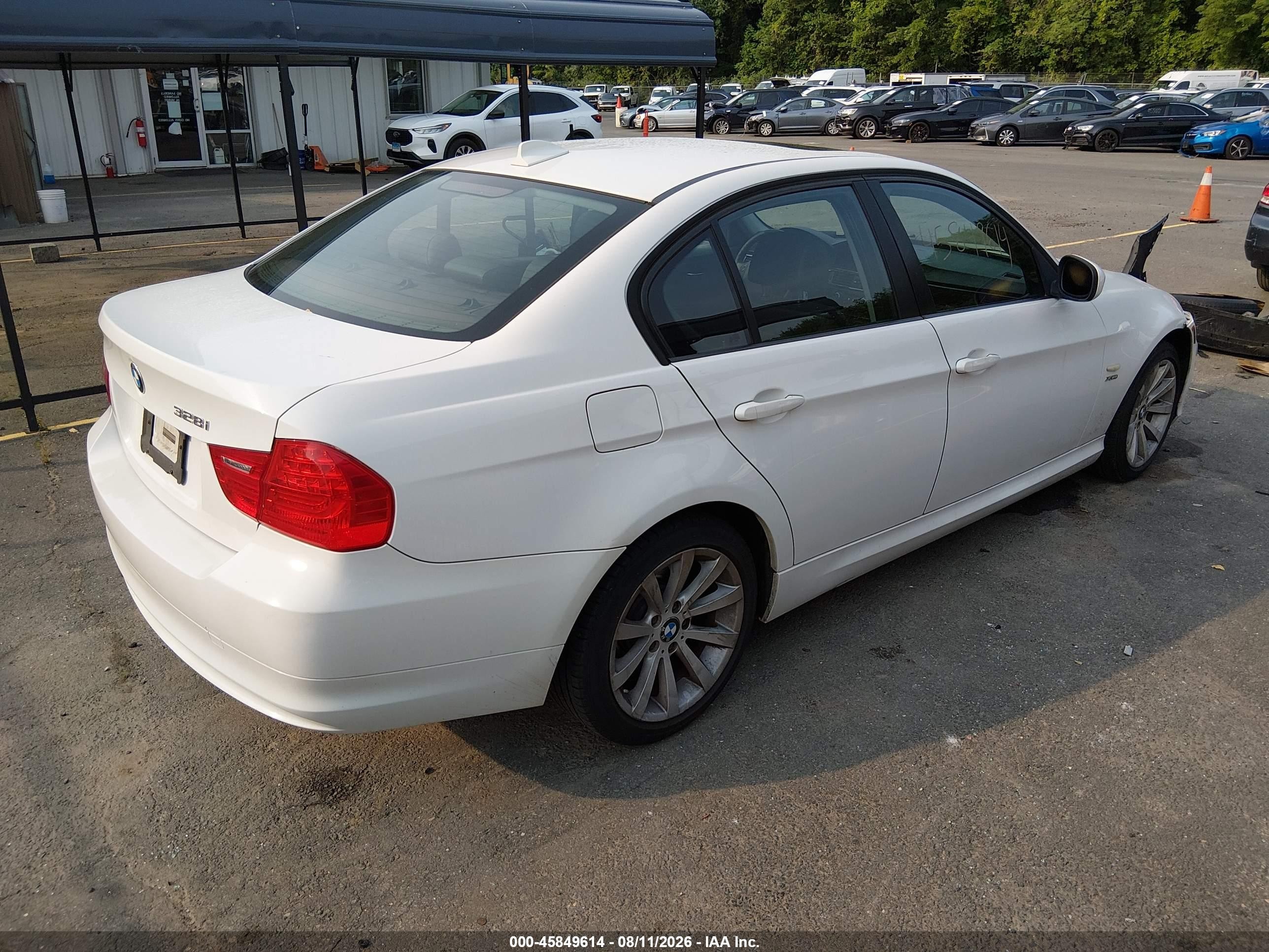 2011 Bmw 328i Xdrive White vin: WBAPK5C52BA660421