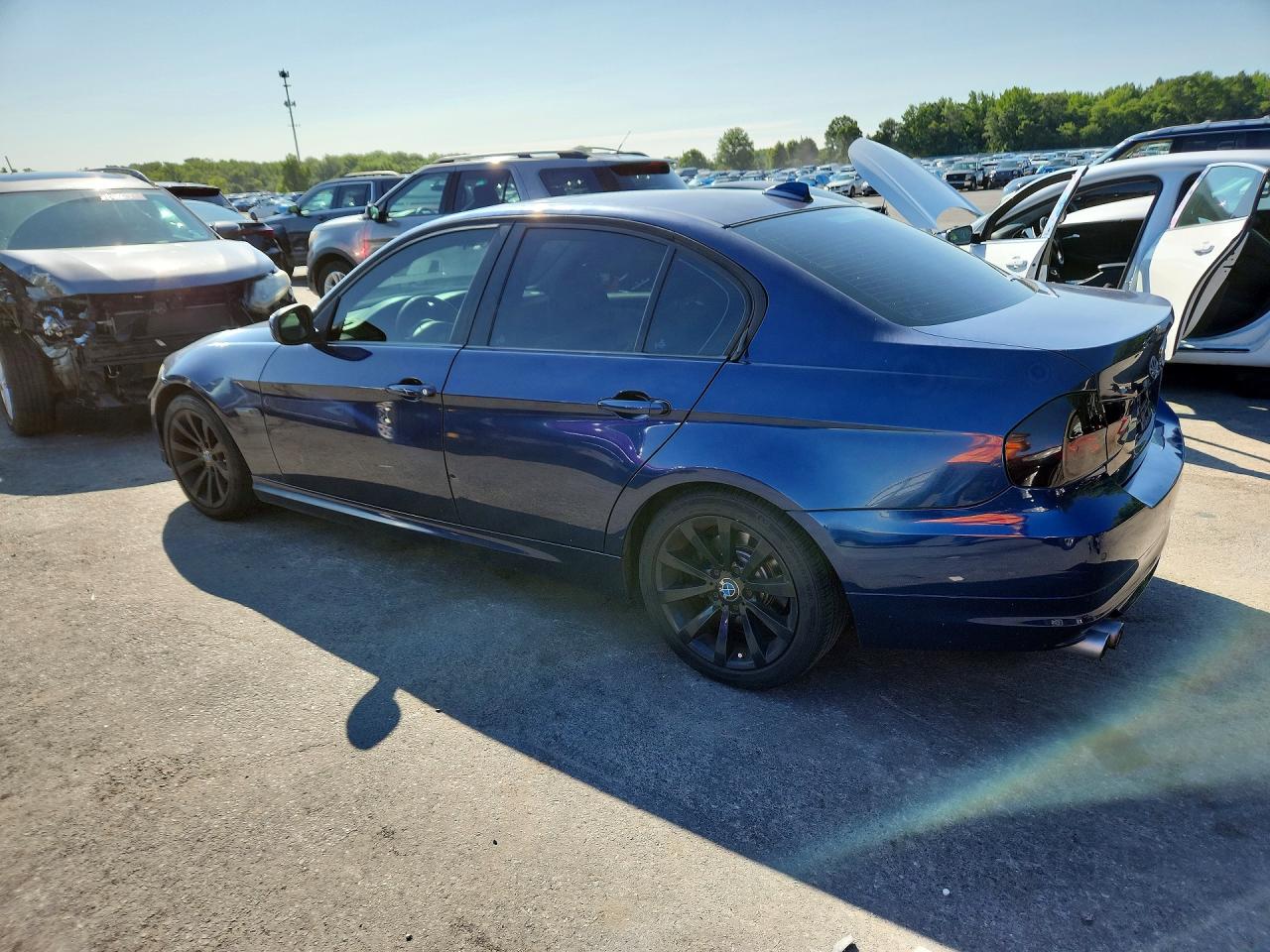 2011 Bmw 328 Xi Sulev Blue vin: WBAPK5C52BA660502