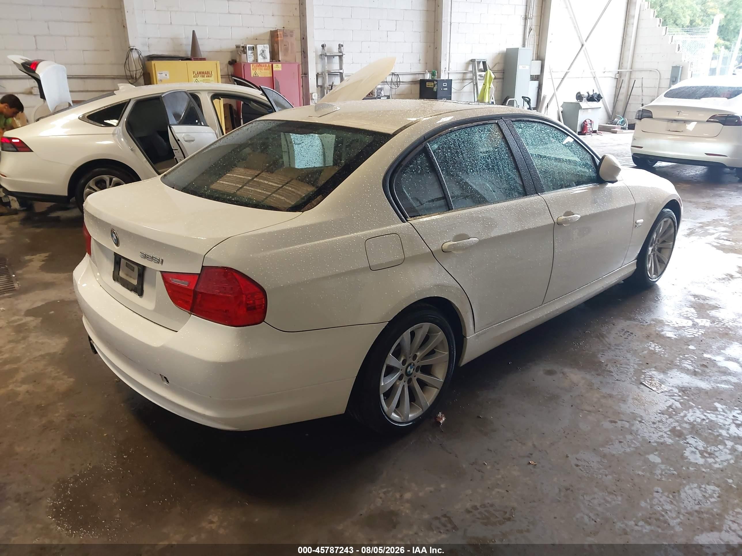 2011 Bmw 328i Xdrive White vin: WBAPK5C52BA995677