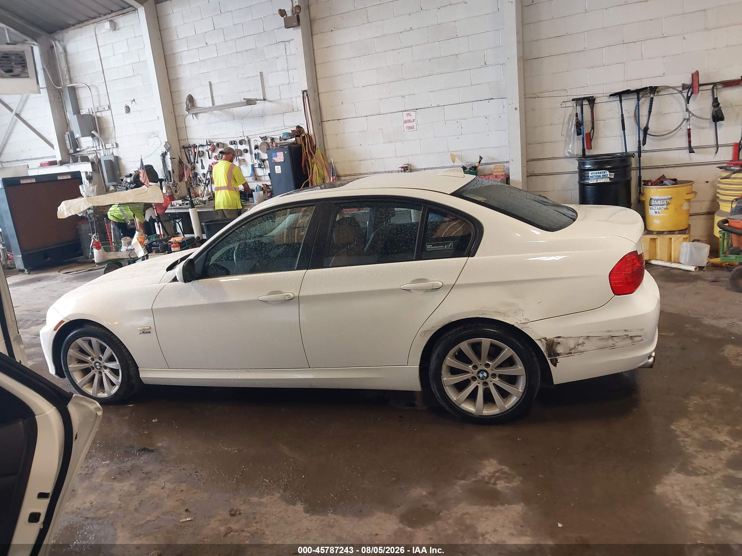 2011 Bmw 328i Xdrive White vin: WBAPK5C52BA995677