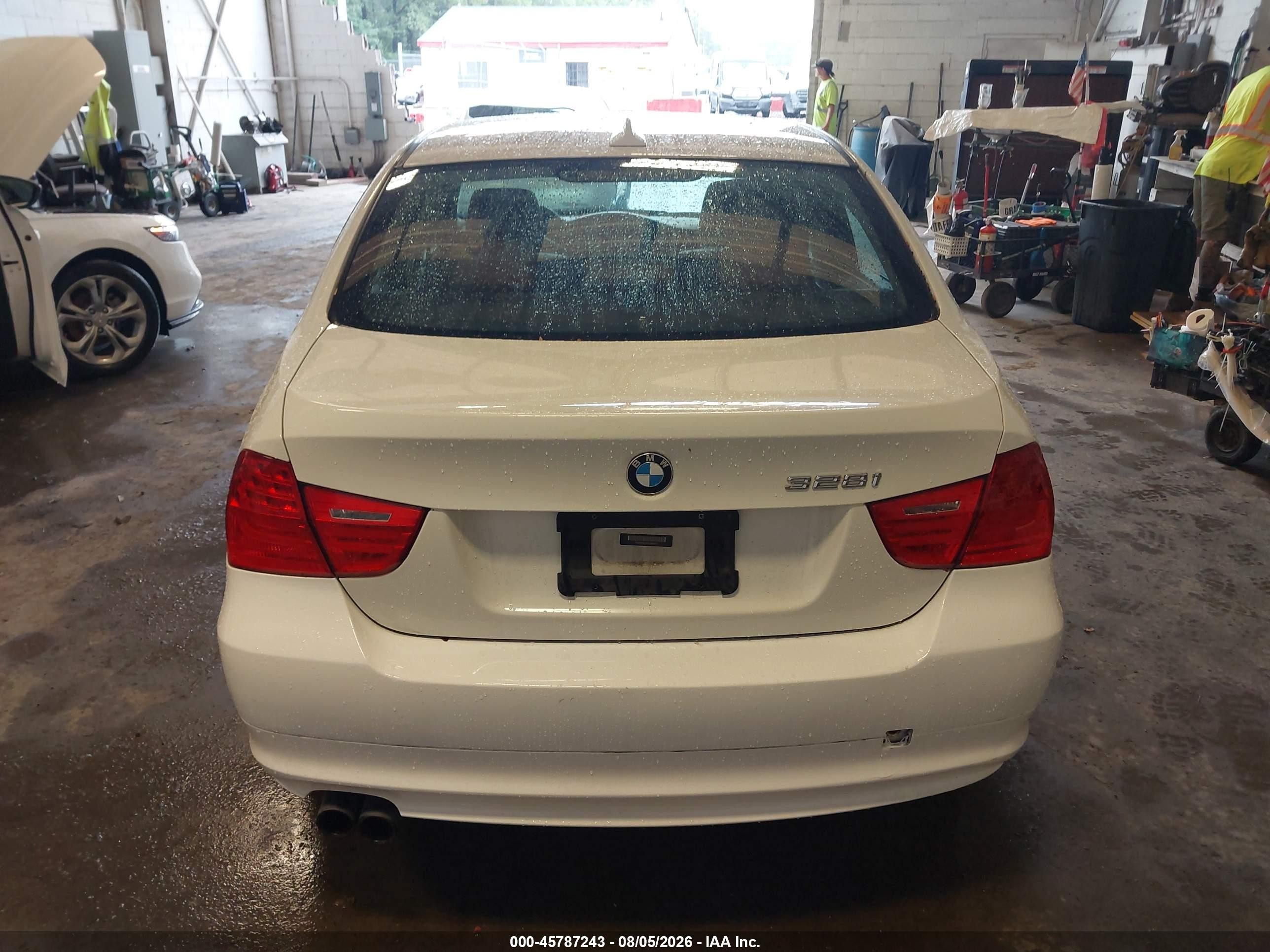 2011 Bmw 328i Xdrive White vin: WBAPK5C52BA995677