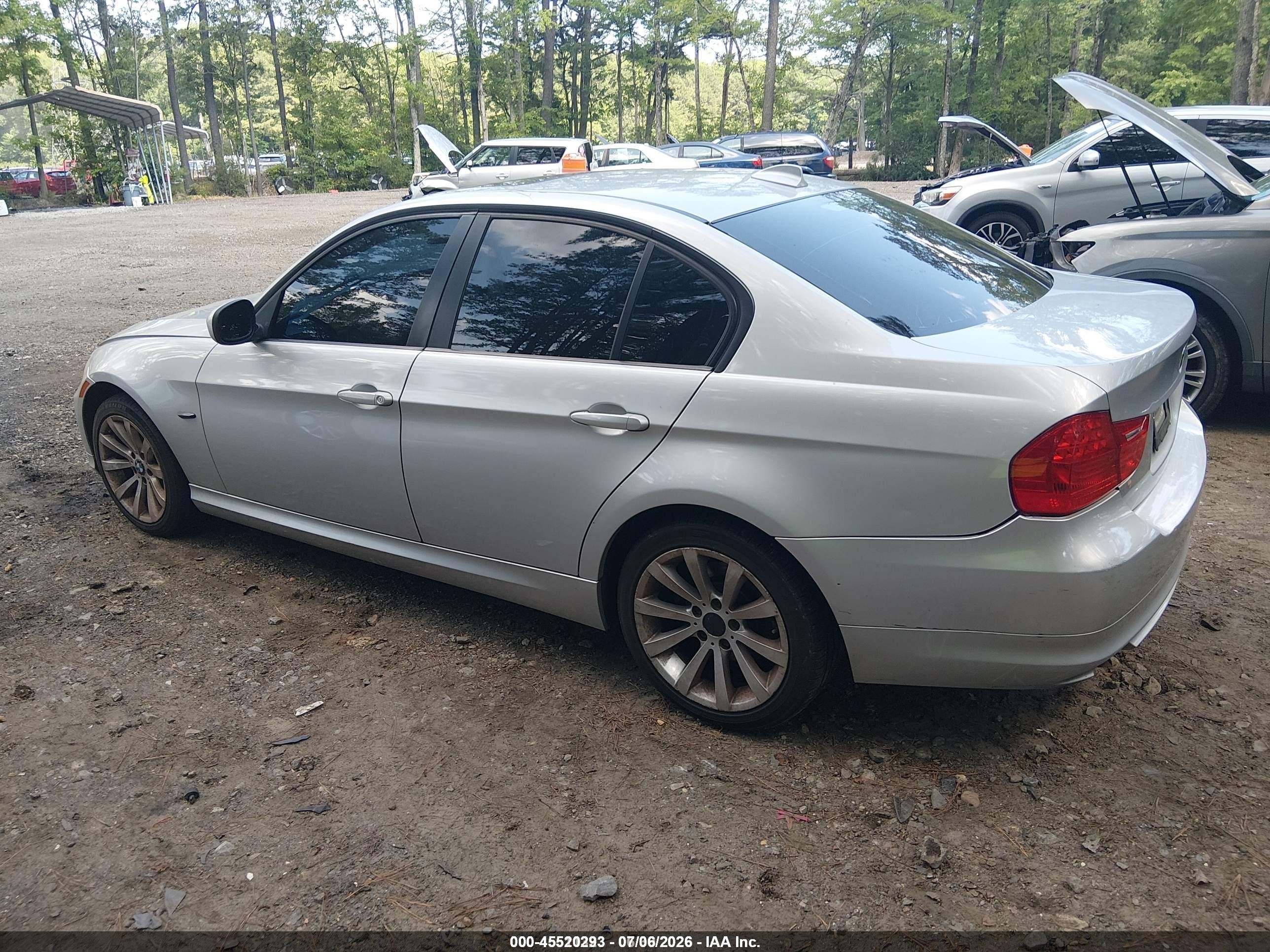 2011 Bmw 328i Xdrive Silver vin: WBAPK5C52BF124233