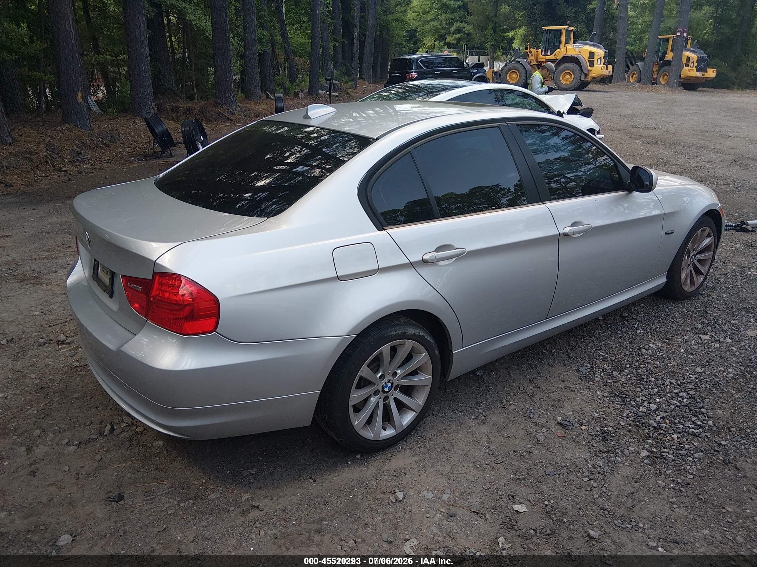 2011 Bmw 328i Xdrive Silver vin: WBAPK5C52BF124233