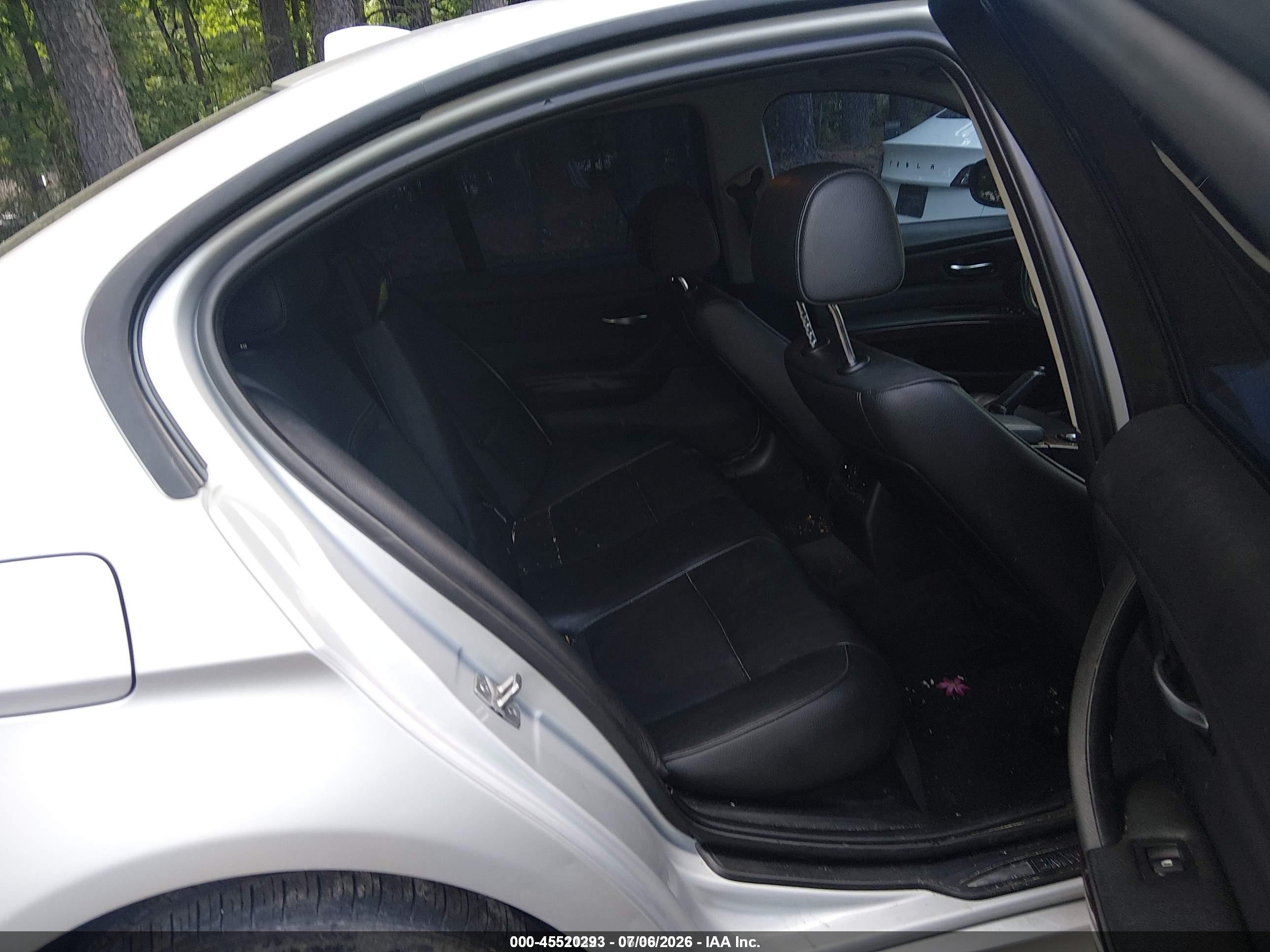 2011 Bmw 328i Xdrive Silver vin: WBAPK5C52BF124233
