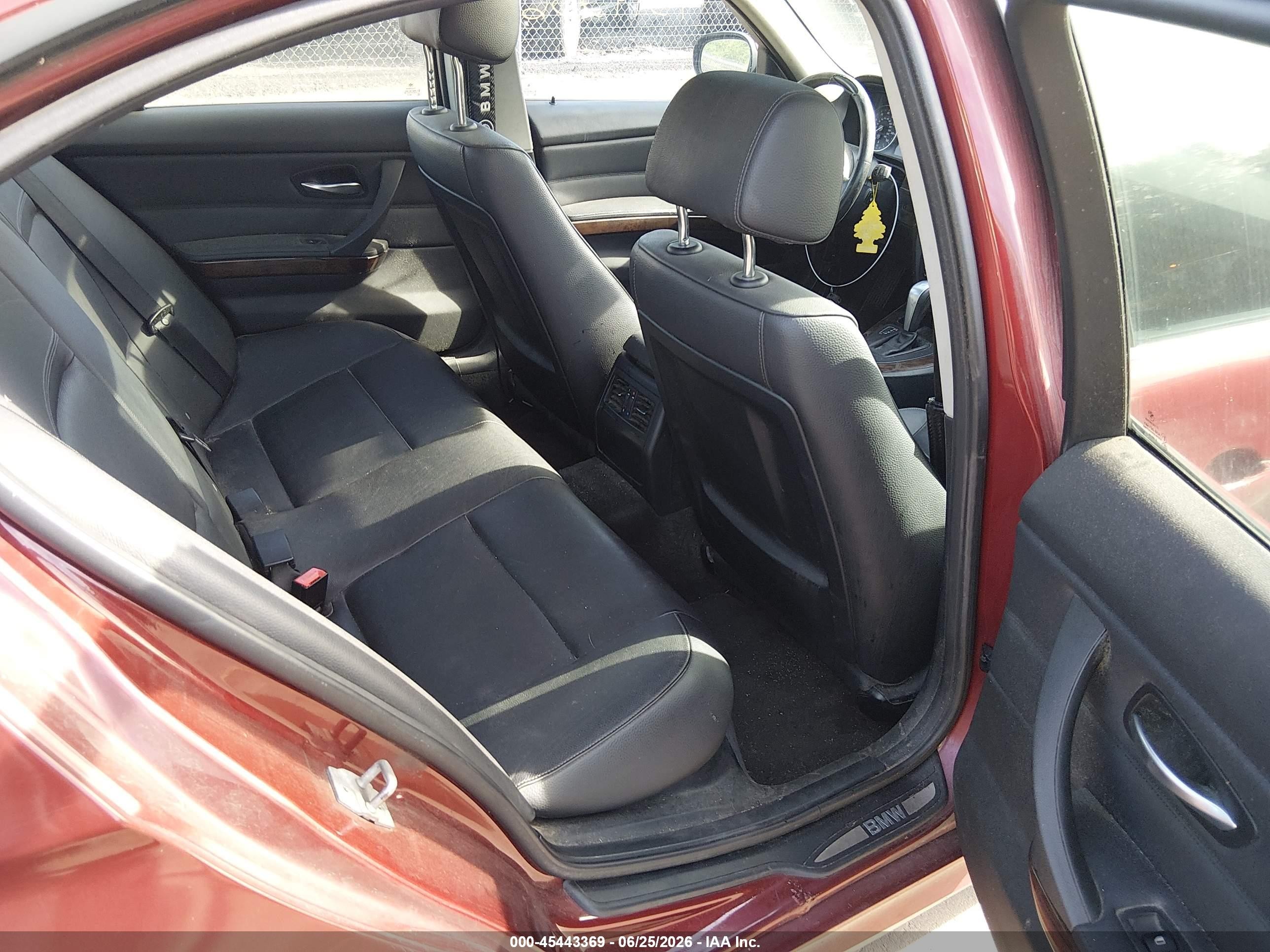 2011 Bmw 328i Xdrive Maroon vin: WBAPK5C53BA659293