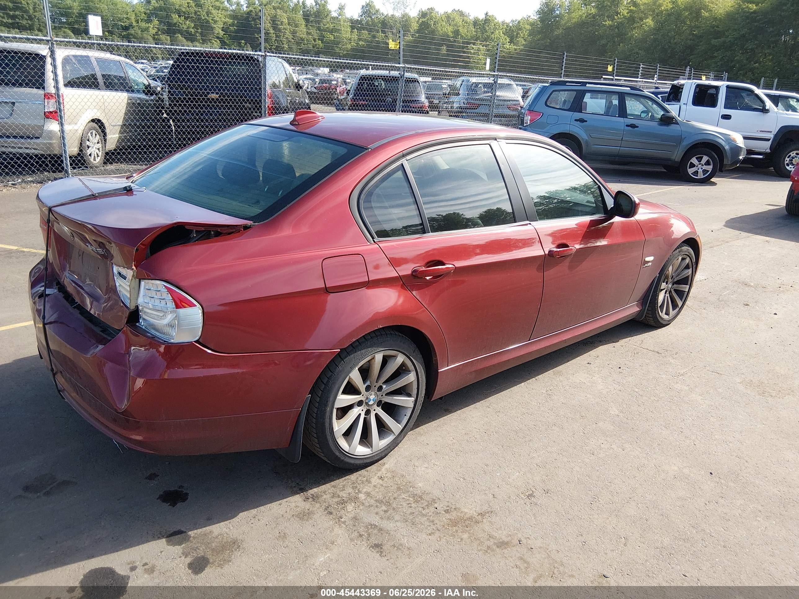 2011 Bmw 328i Xdrive Maroon vin: WBAPK5C53BA659293