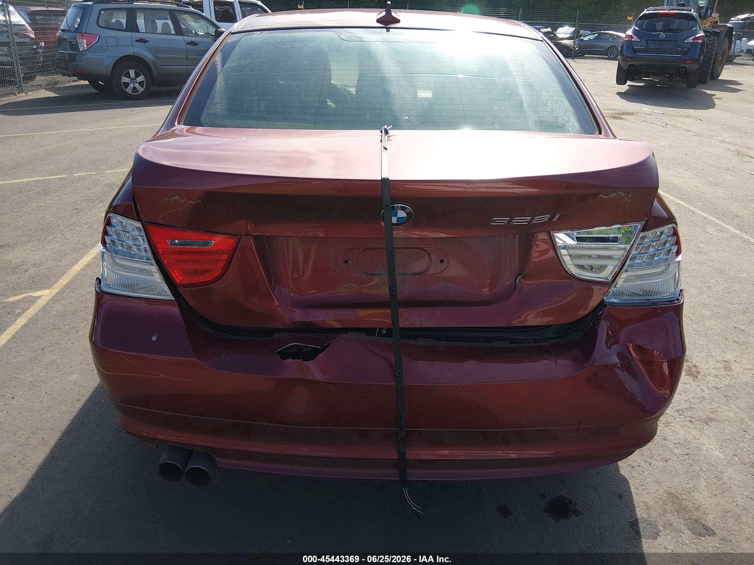 2011 Bmw 328i Xdrive Maroon vin: WBAPK5C53BA659293