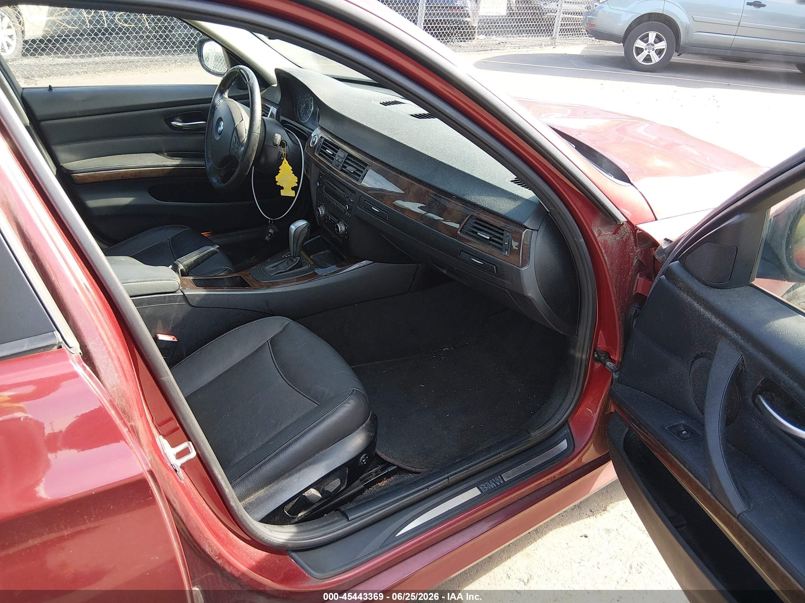 2011 Bmw 328i Xdrive Maroon vin: WBAPK5C53BA659293